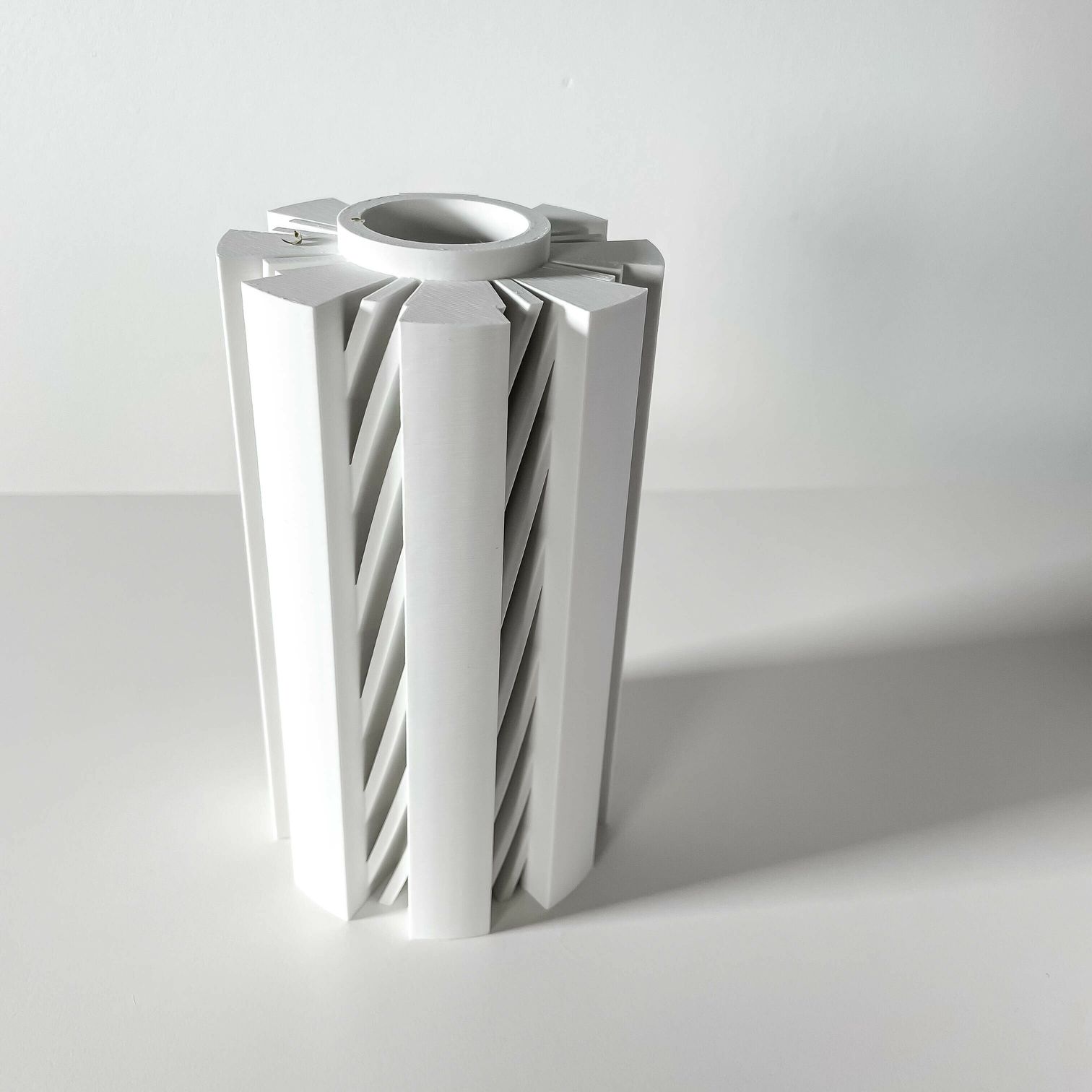 Unikali vaza Landis – stilingas, ekologiškas ir ilgaamžis pasirinkimas jūsų interjerui