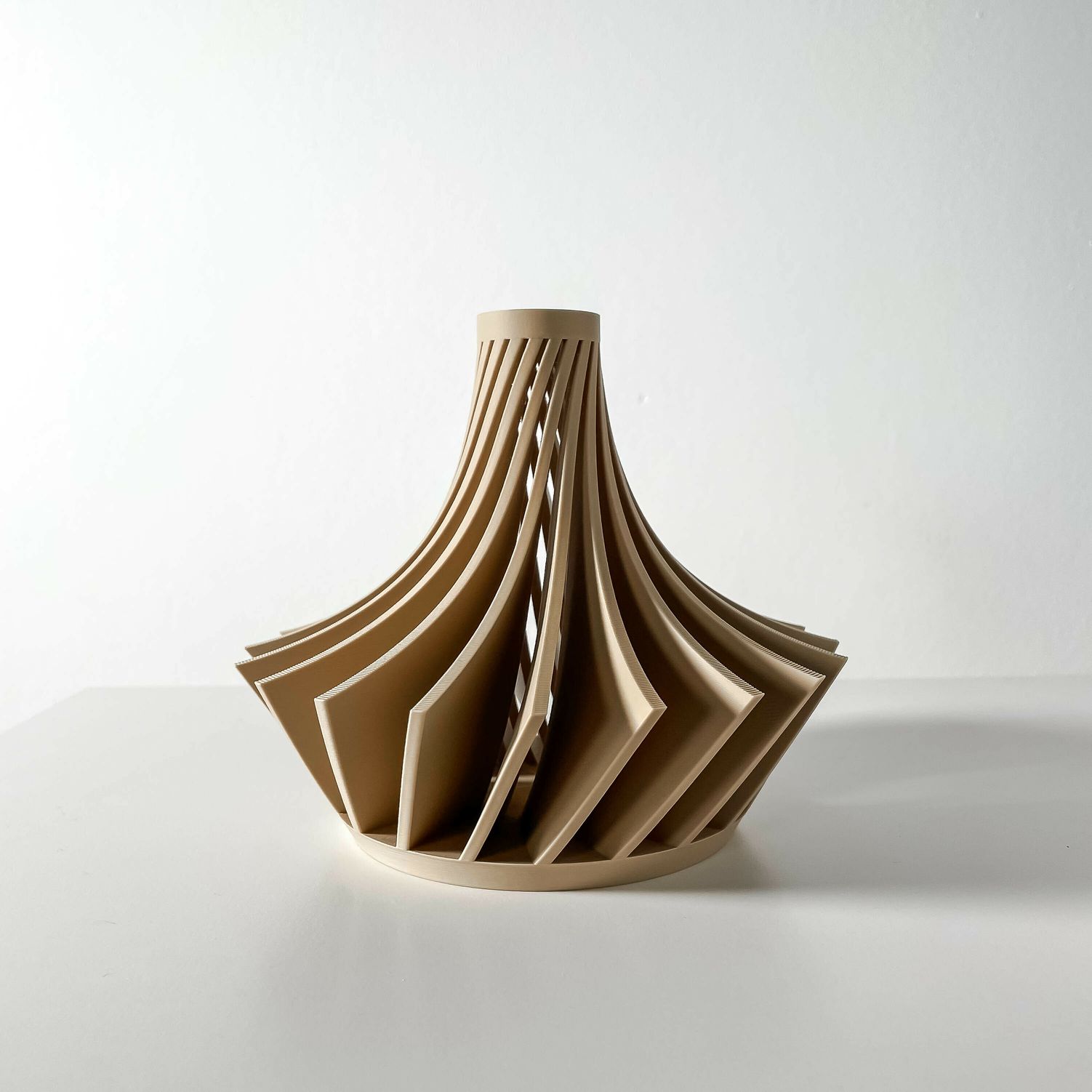 Unikali vaza Kario – stilingas, ekologiškas ir ilgaamžis pasirinkimas jūsų interjerui