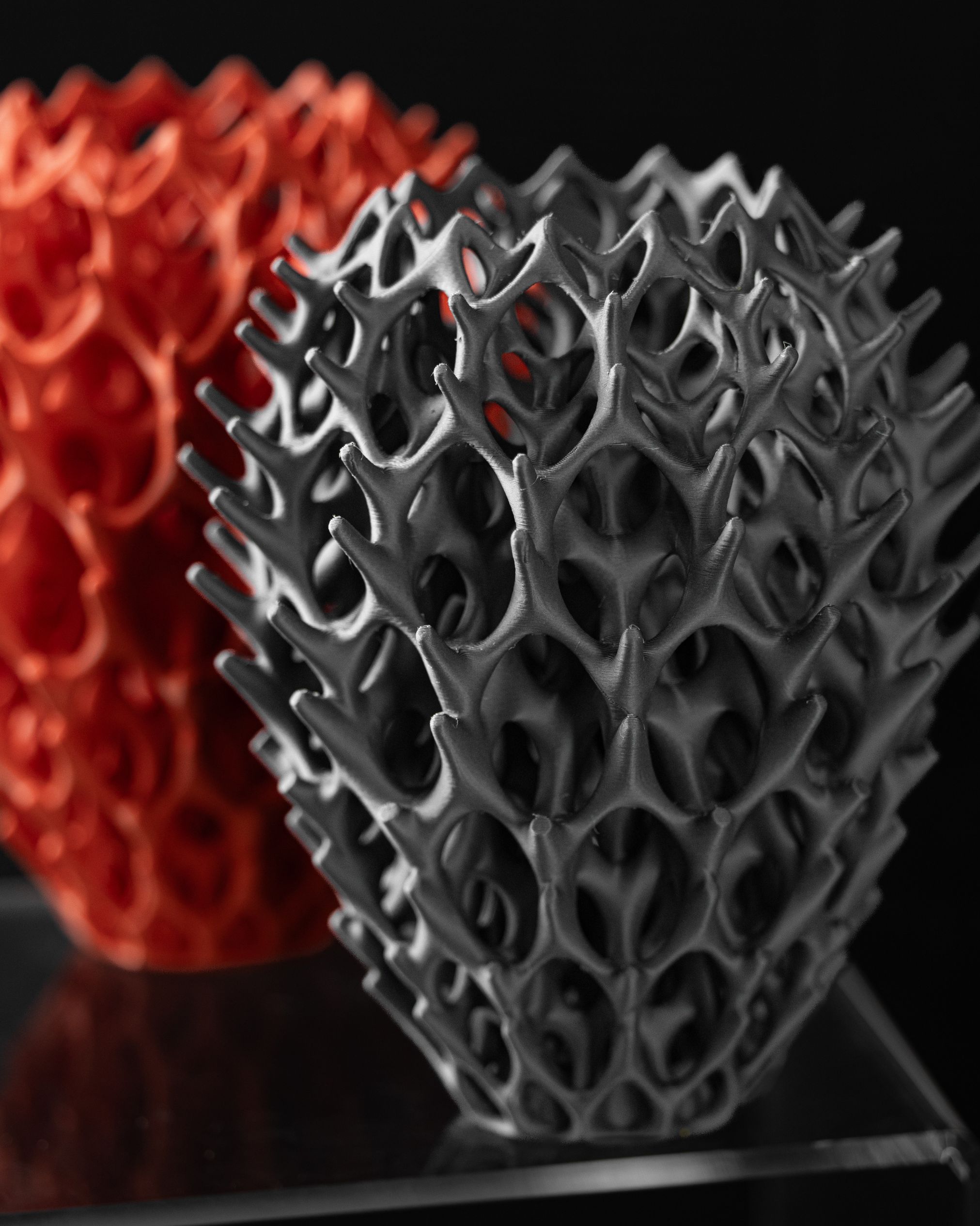 Unikali vaza Invadare – stilingas, ekologiškas ir ilgaamžis pasirinkimas jūsų interjerui