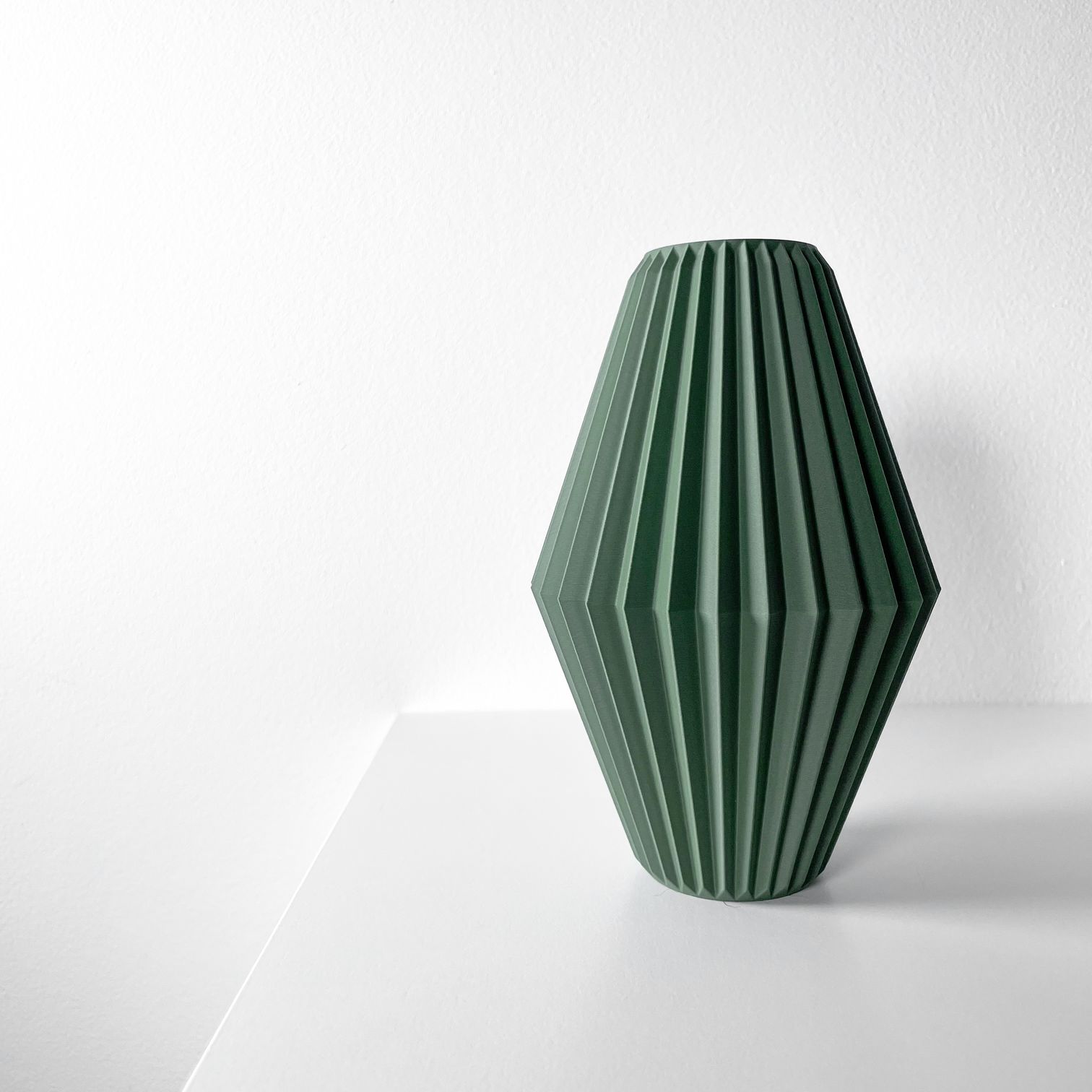 Unikali vaza Hivara – stilingas, ekologiškas ir ilgaamžis pasirinkimas jūsų interjerui