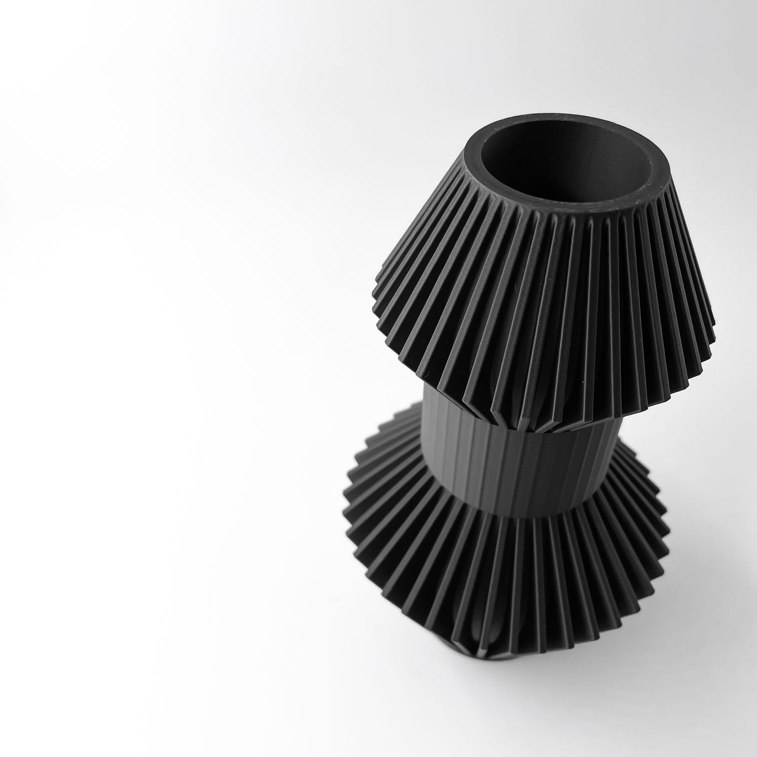 Unikali vaza Anter – stilingas, ekologiškas ir ilgaamžis pasirinkimas jūsų interjerui