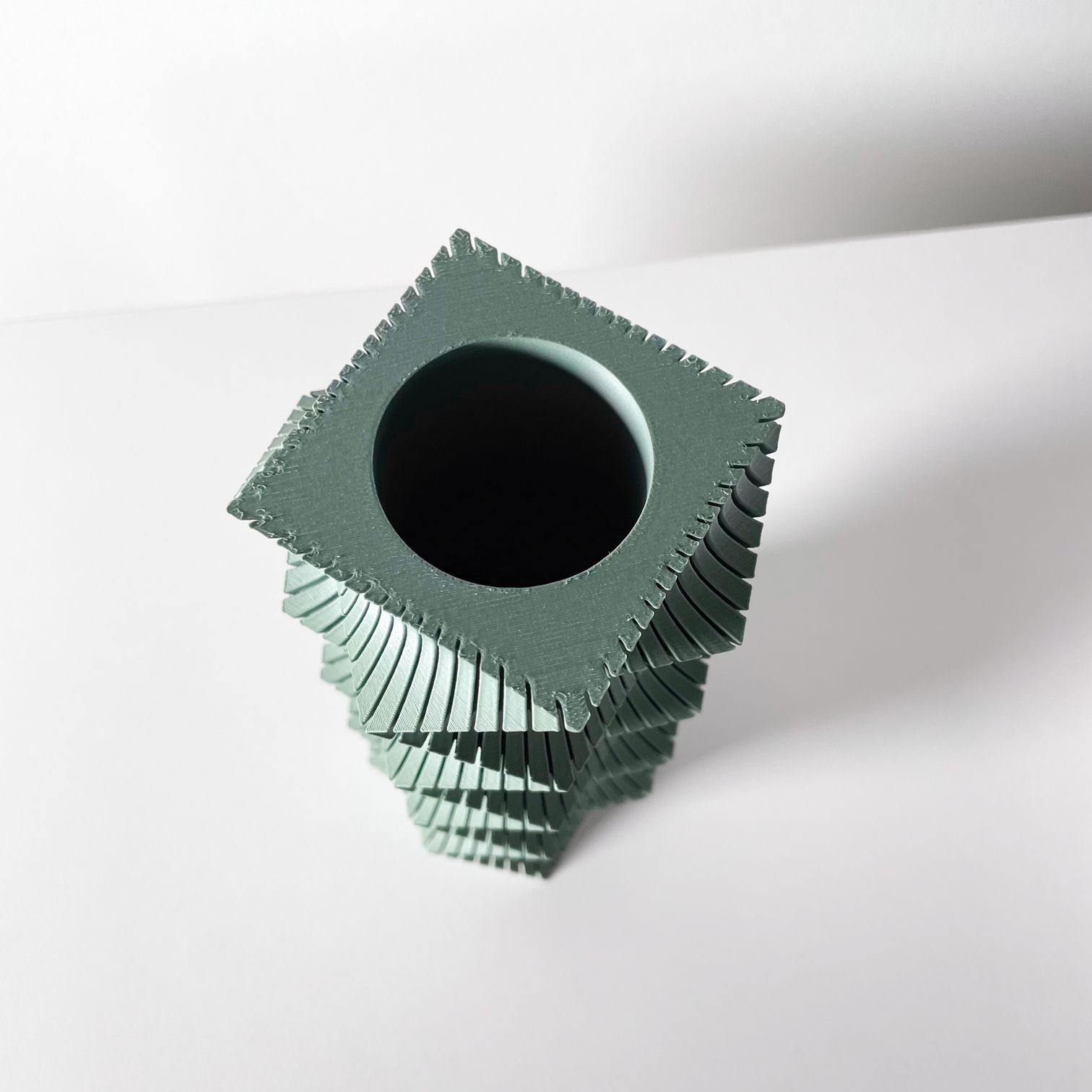 Unikali vaza Anio – stilingas, ekologiškas ir ilgaamžis pasirinkimas jūsų interjerui