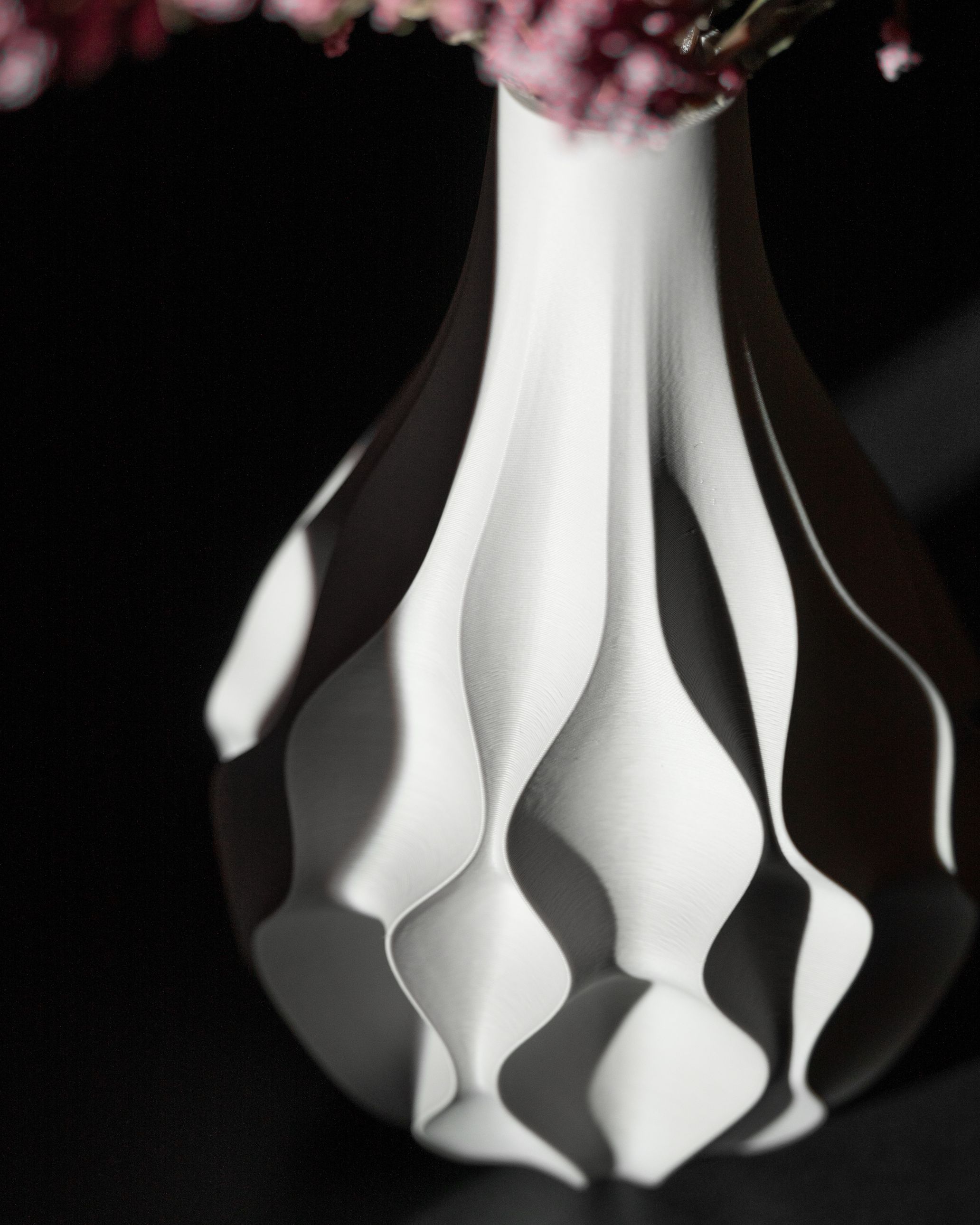 Unikali vaza Abys – stilingas, ekologiškas ir ilgaamžis pasirinkimas jūsų interjerui