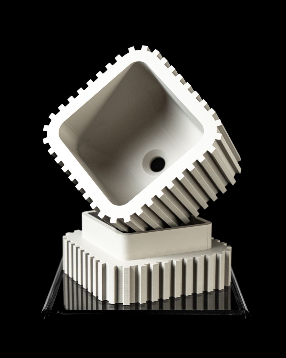 Unikalus Vazonas Stripes – Stilingas ir ekologiškas pasirinkimas jūsų interjerui