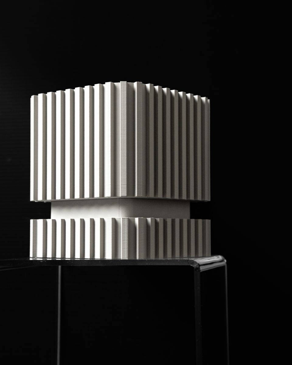 Unikalus Vazonas Stripes – Stilingas ir ekologiškas pasirinkimas jūsų interjerui