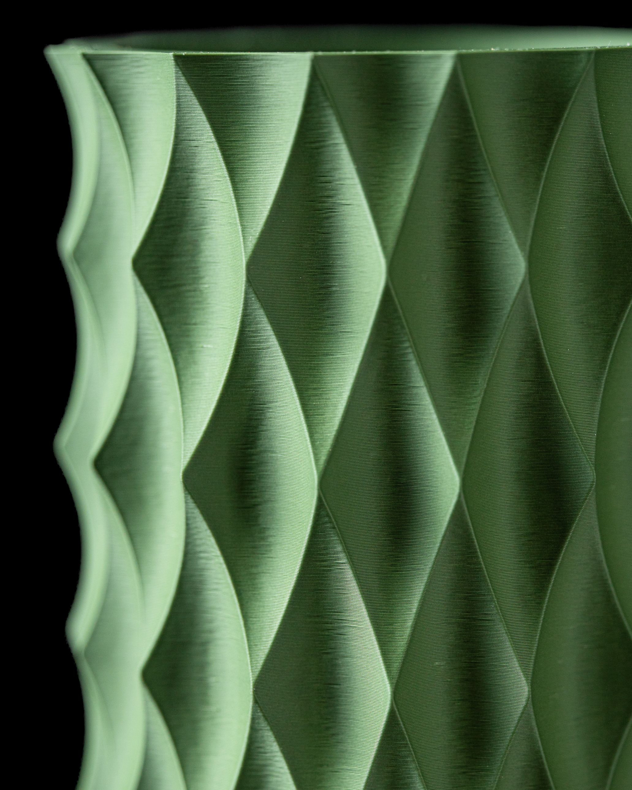 Unikali vaza Diamond – stilingas, ekologiškas ir ilgaamžis pasirinkimas jūsų interjerui