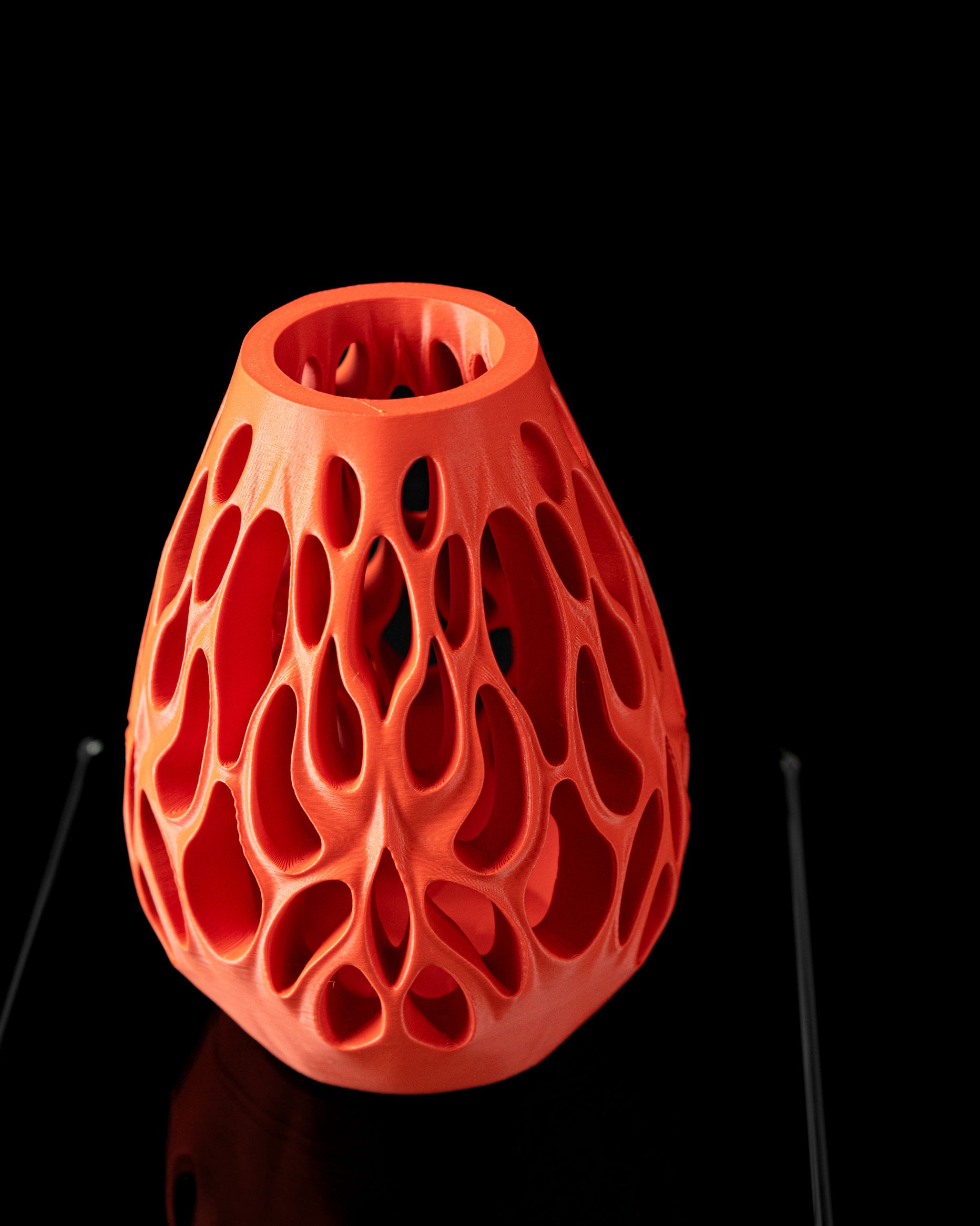 Unikali vaza Vessel – stilingas, ekologiškas ir ilgaamžis pasirinkimas jūsų interjerui