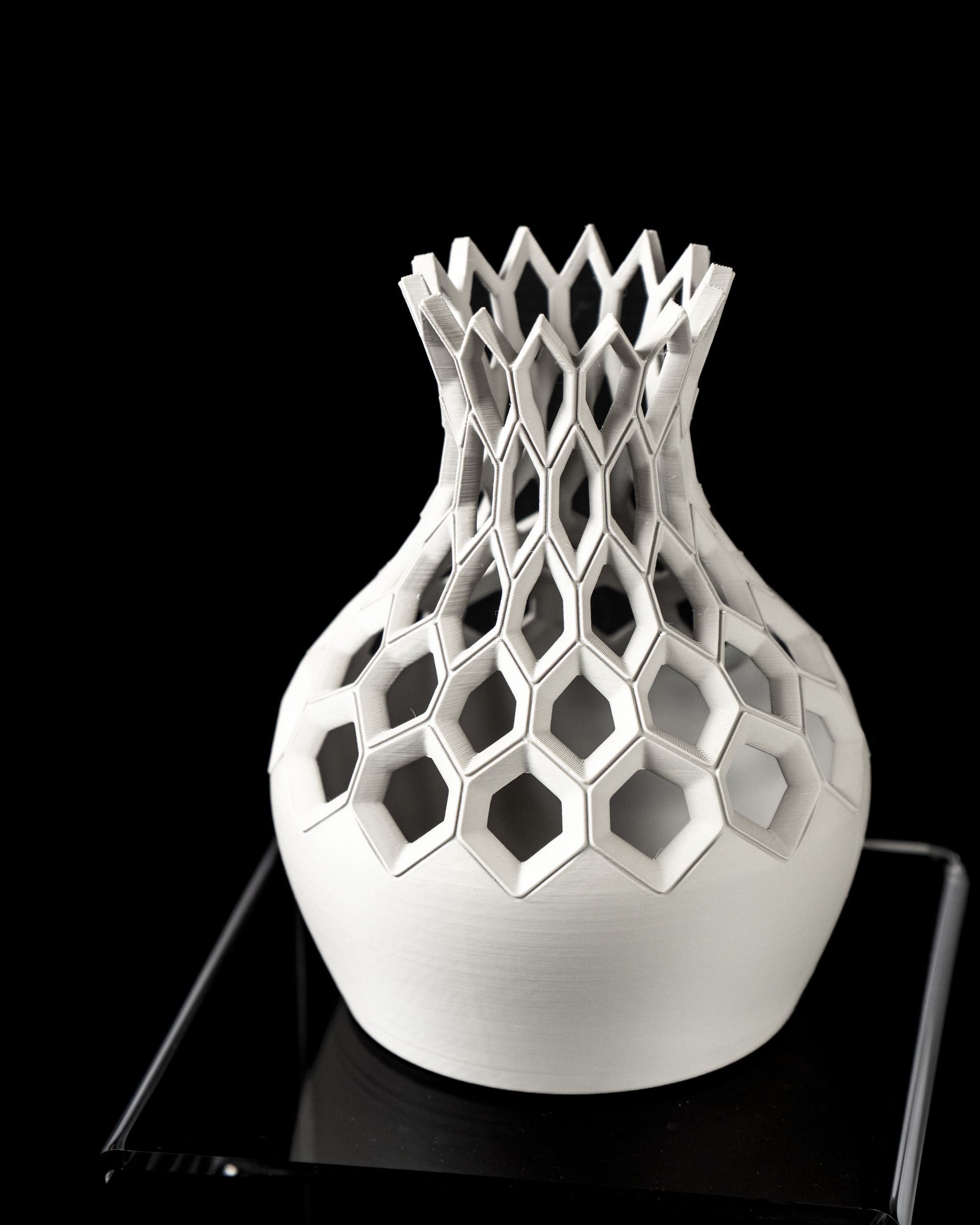 Unikali vaza Hexa – stilingas, ekologiškas ir ilgaamžis pasirinkimas jūsų interjerui