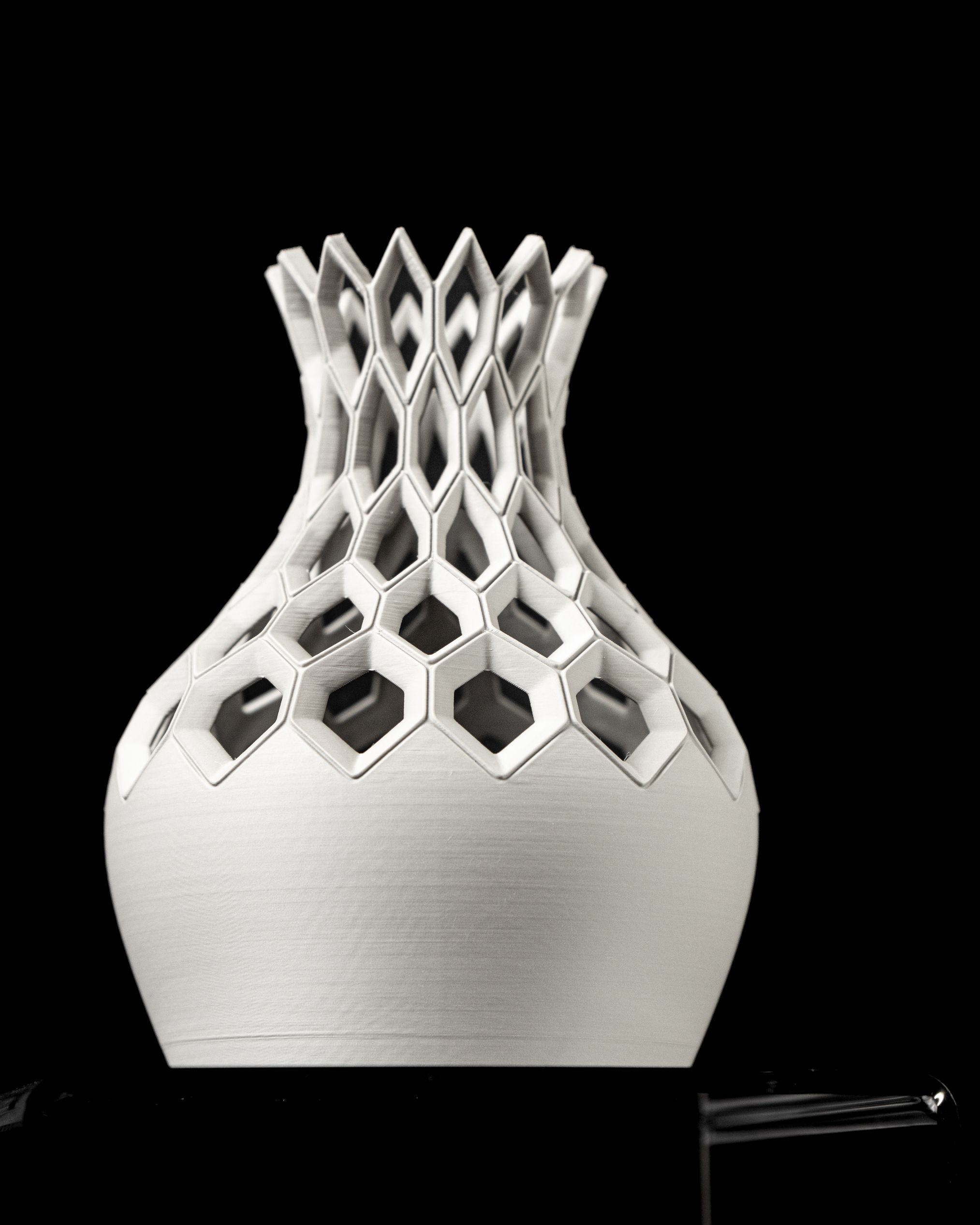 Unikali vaza Hexa – stilingas, ekologiškas ir ilgaamžis pasirinkimas jūsų interjerui