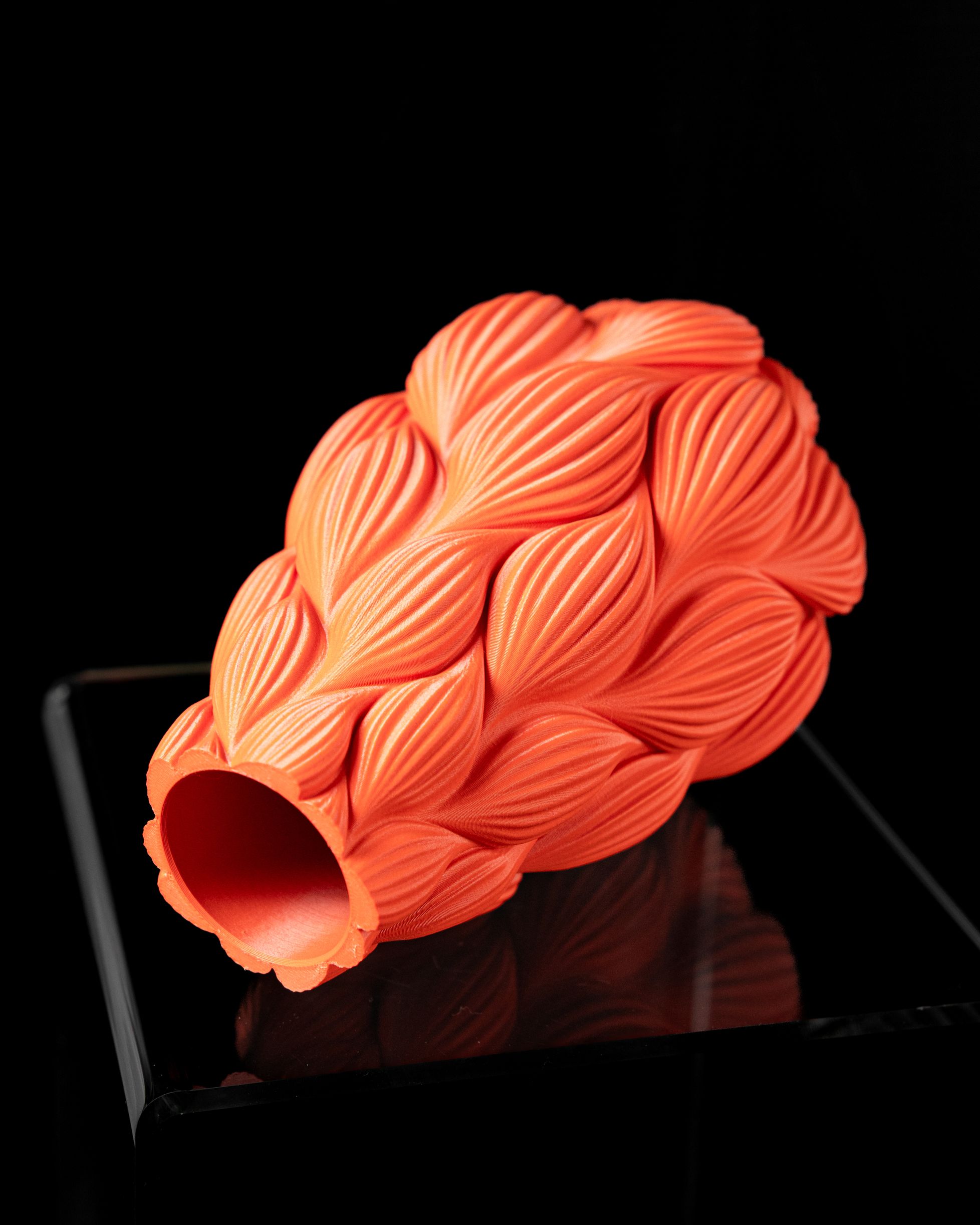 Unikali vaza Ripple – stilingas, ekologiškas ir ilgaamžis pasirinkimas jūsų interjerui