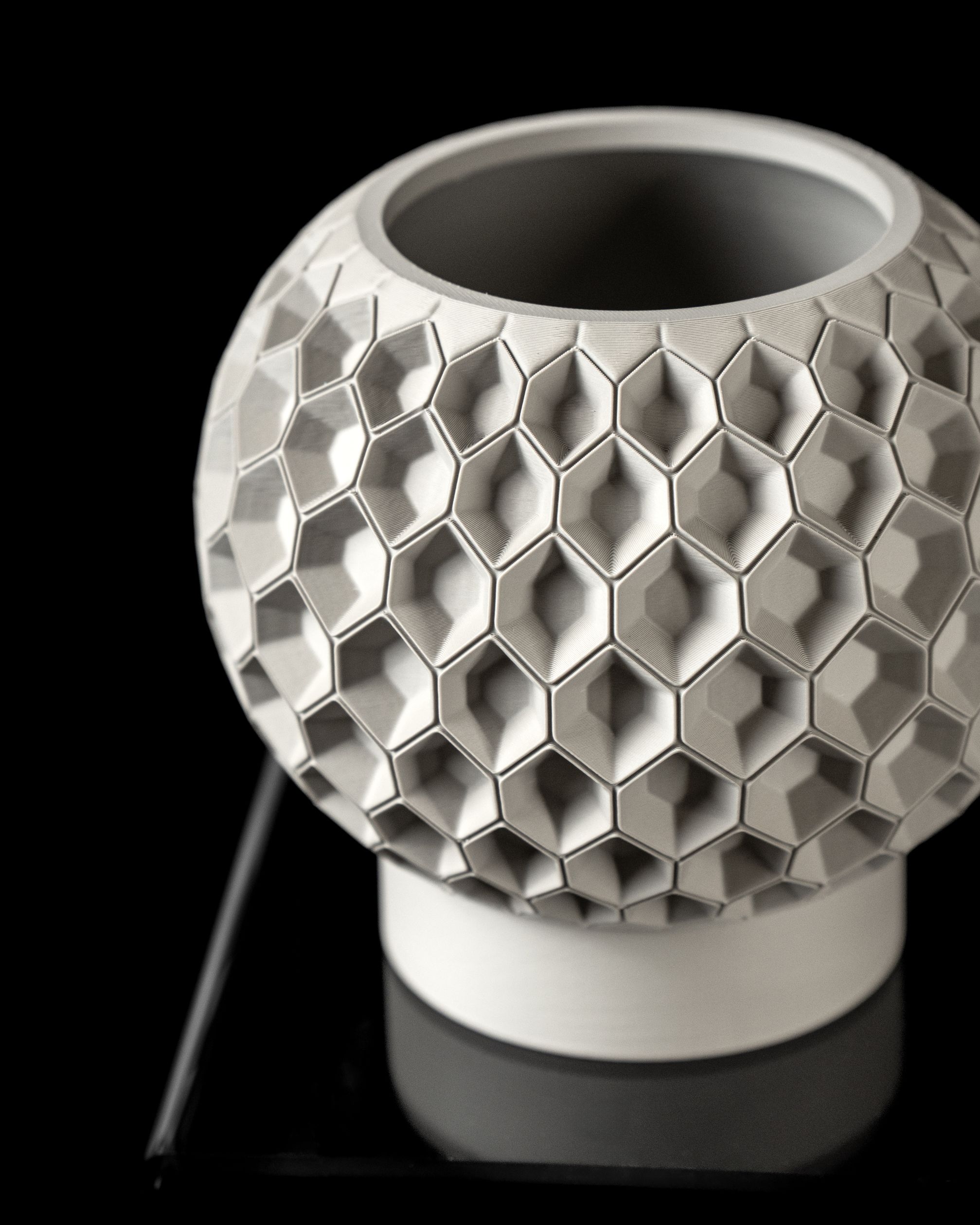 Unikalus Vazonas Hexa – Stilingas ir ekologiškas pasirinkimas jūsų interjerui