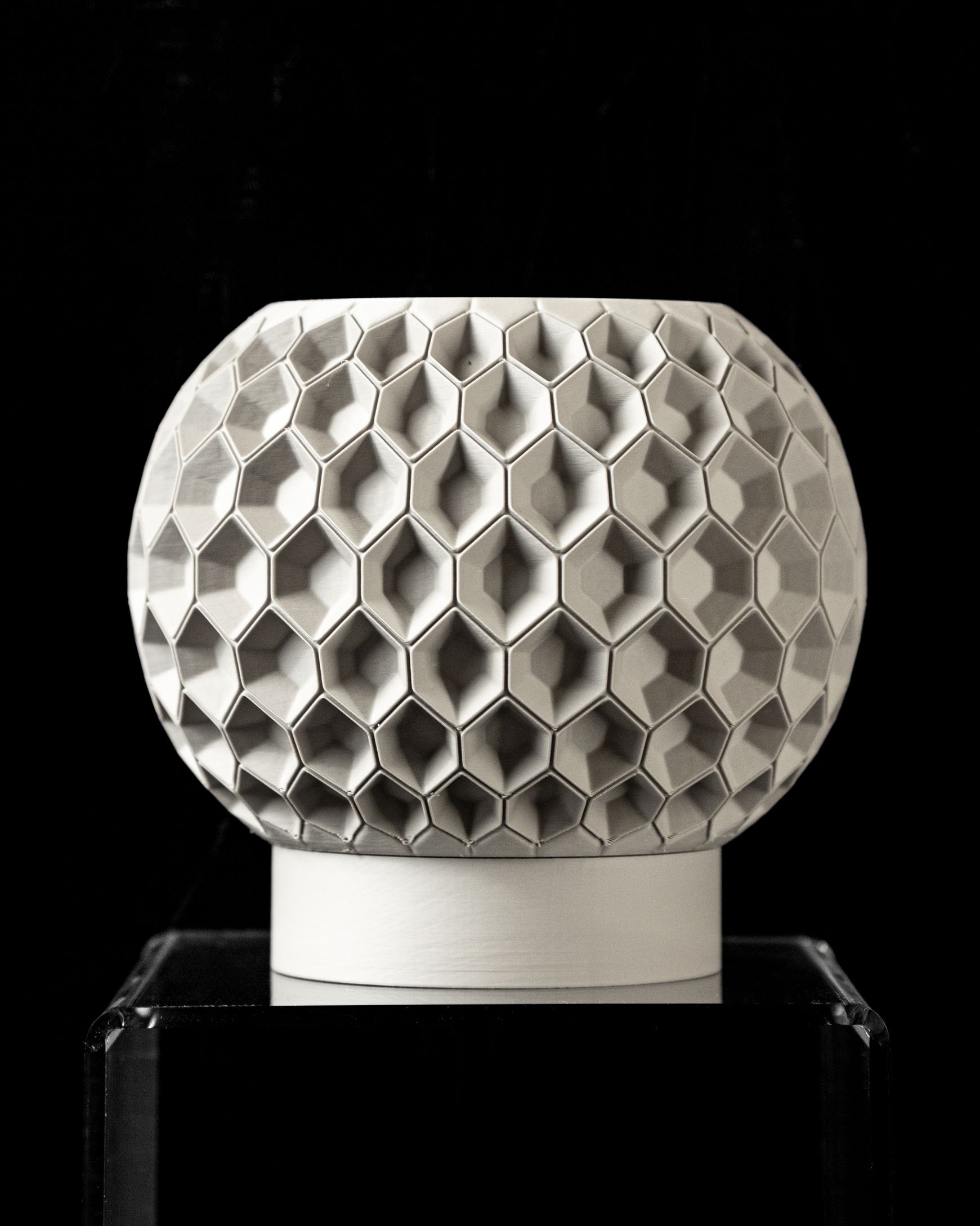 Unikalus Vazonas Hexa – Stilingas ir ekologiškas pasirinkimas jūsų interjerui