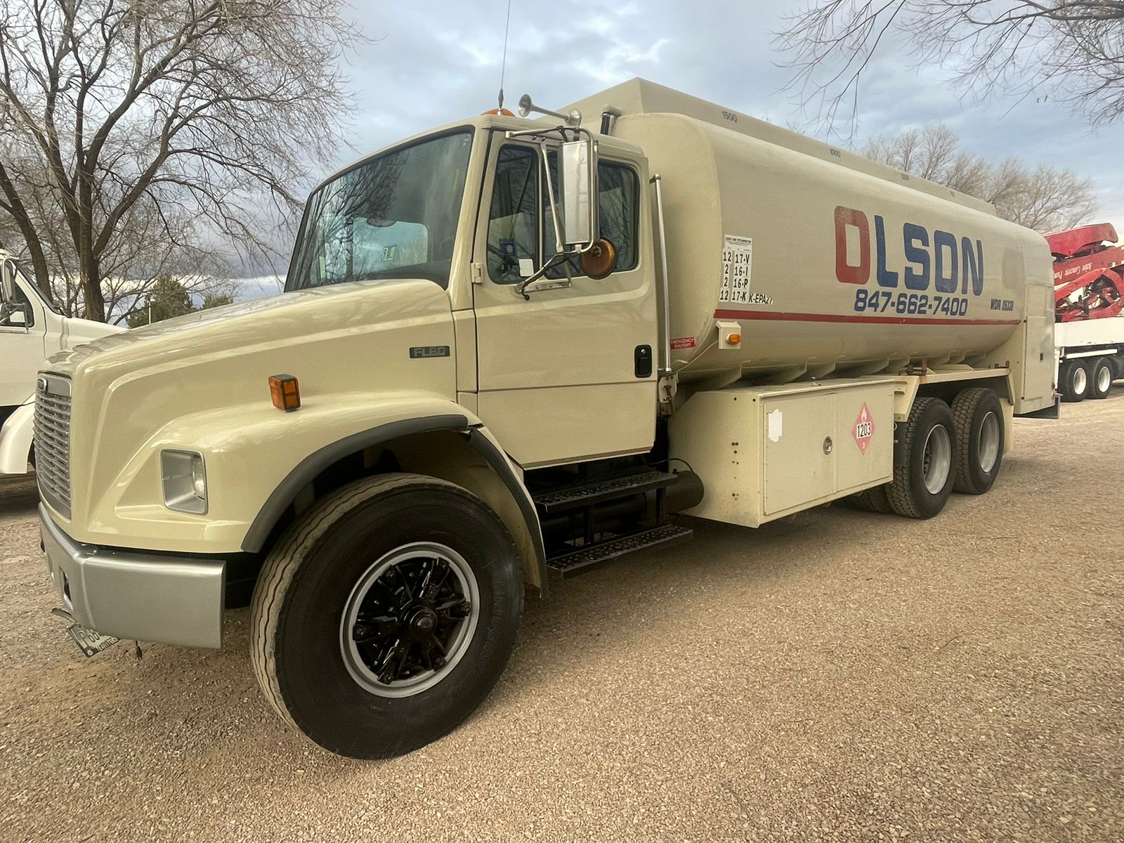 #1409 Camion Freightliner 1998 para combustible