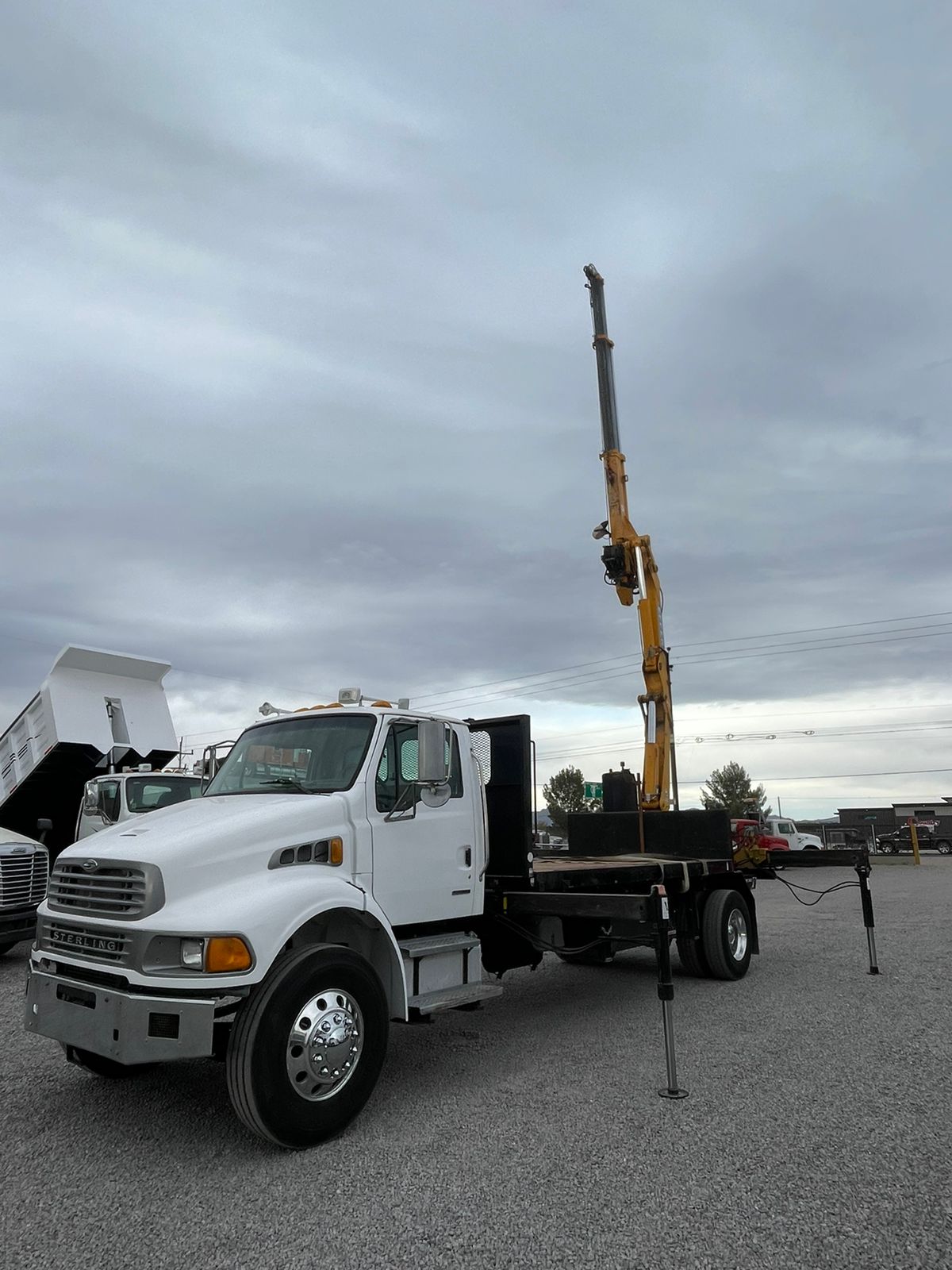 #2124 Camion Sterling 2006 con grua