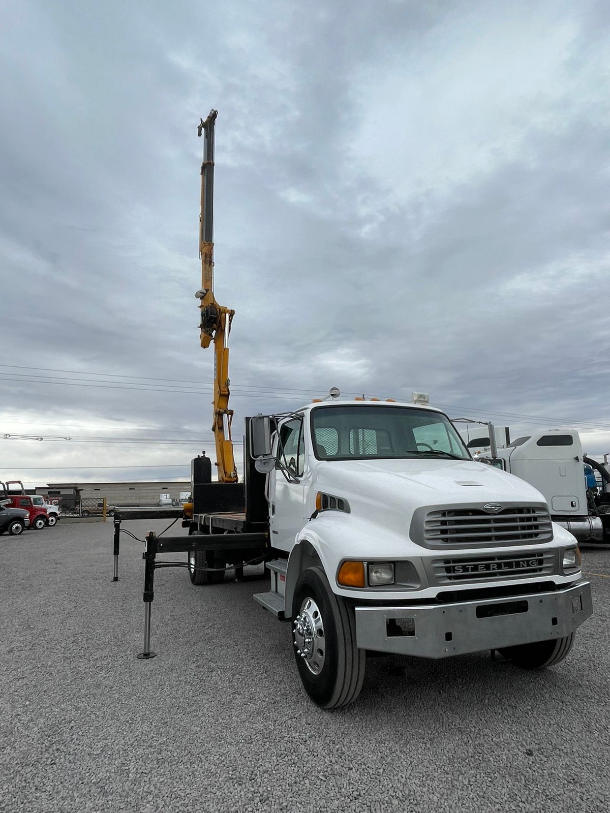 #2124 Camion Sterling 2006 con grua