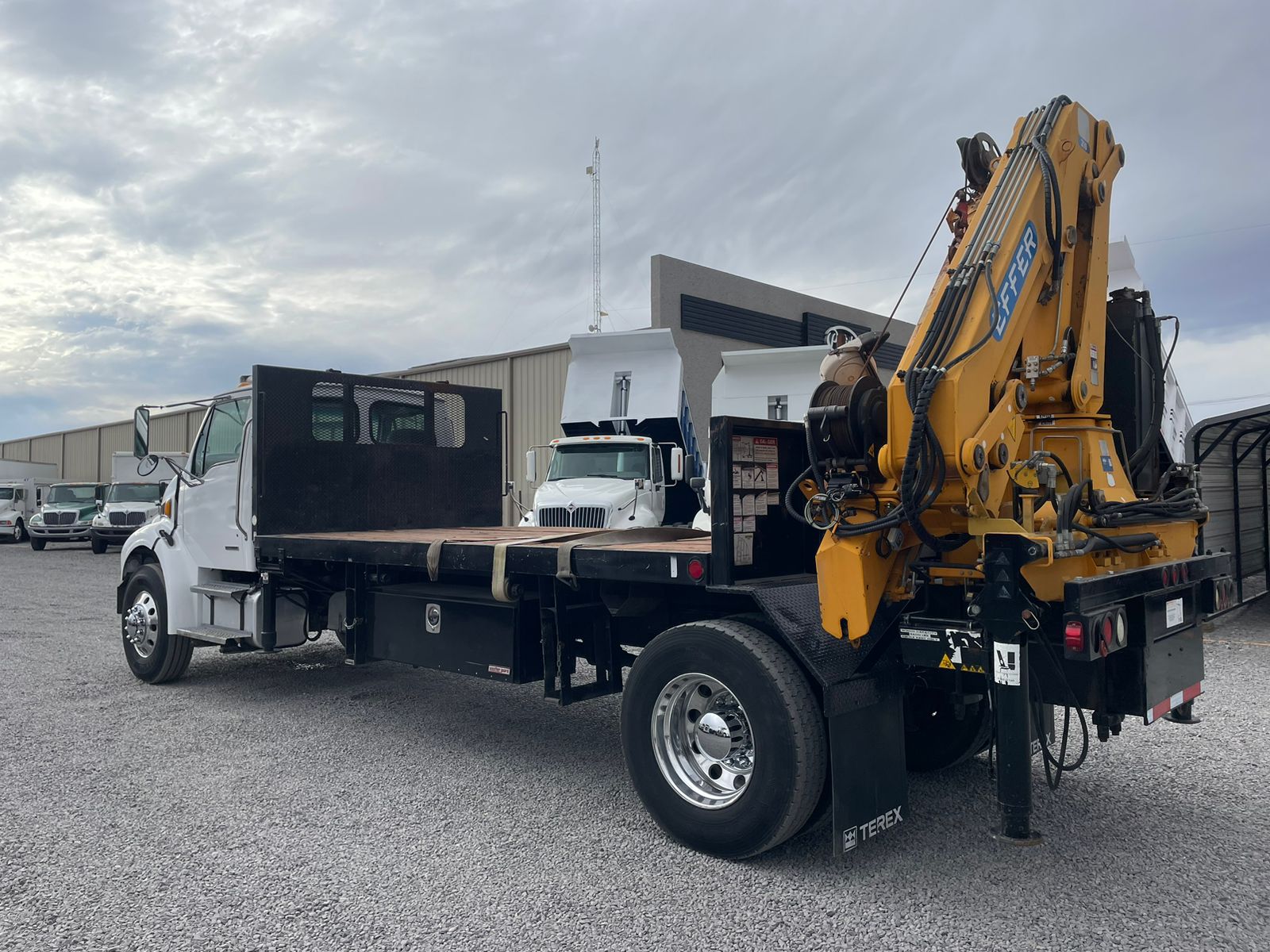 #2124 Camion Sterling 2006 con grua