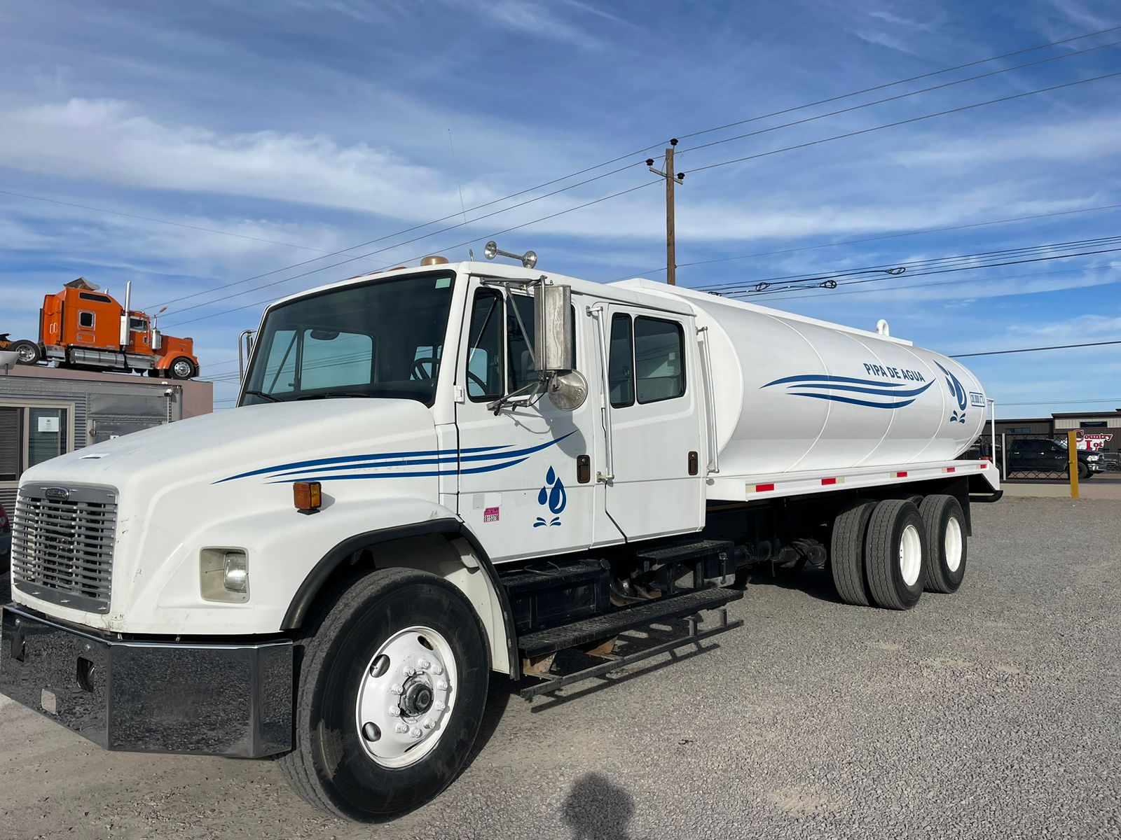 #1123 Pipa Freightliner 2001 20,000lts