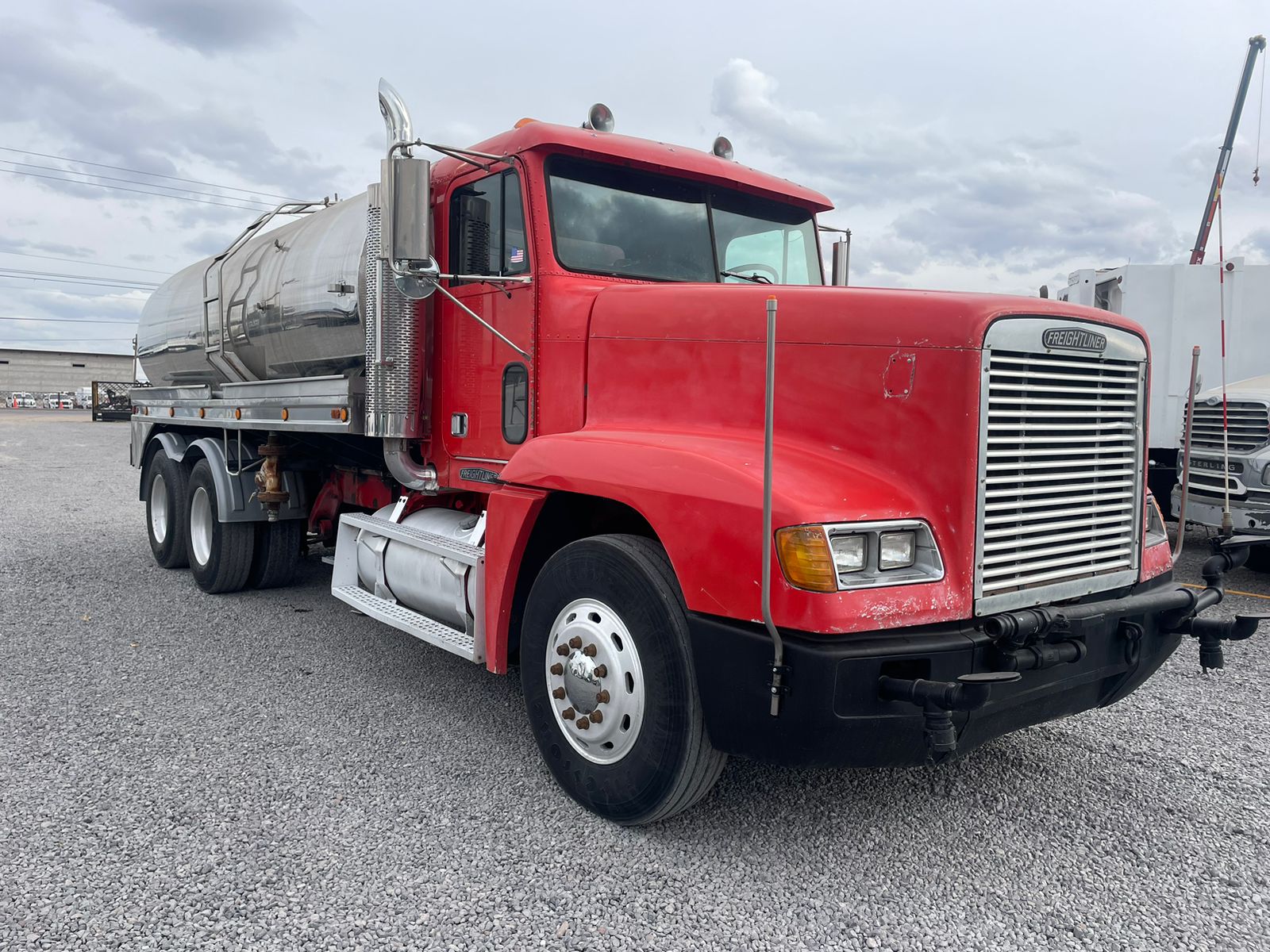 #1716 Camion Freightliner 1995 Pipa 13248lt
