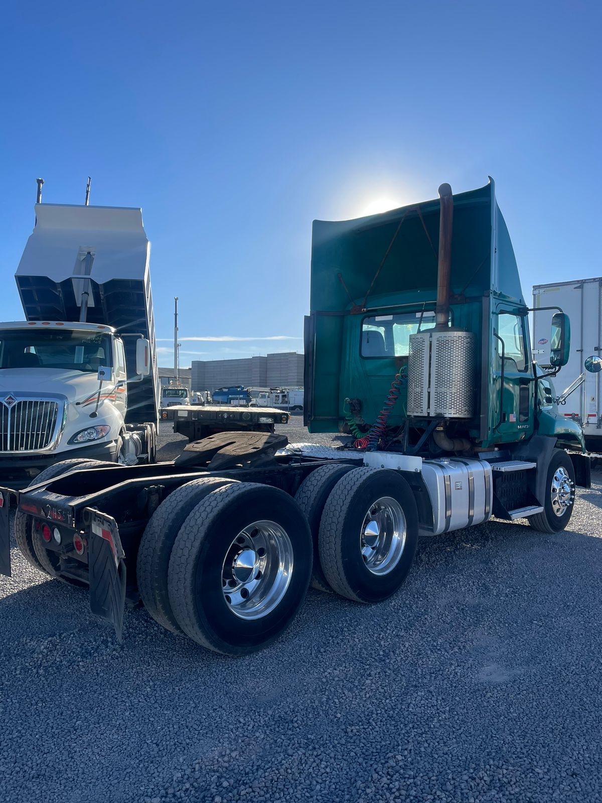 #2070 Camion Mack 2015 Motor Mack 42,000lb
