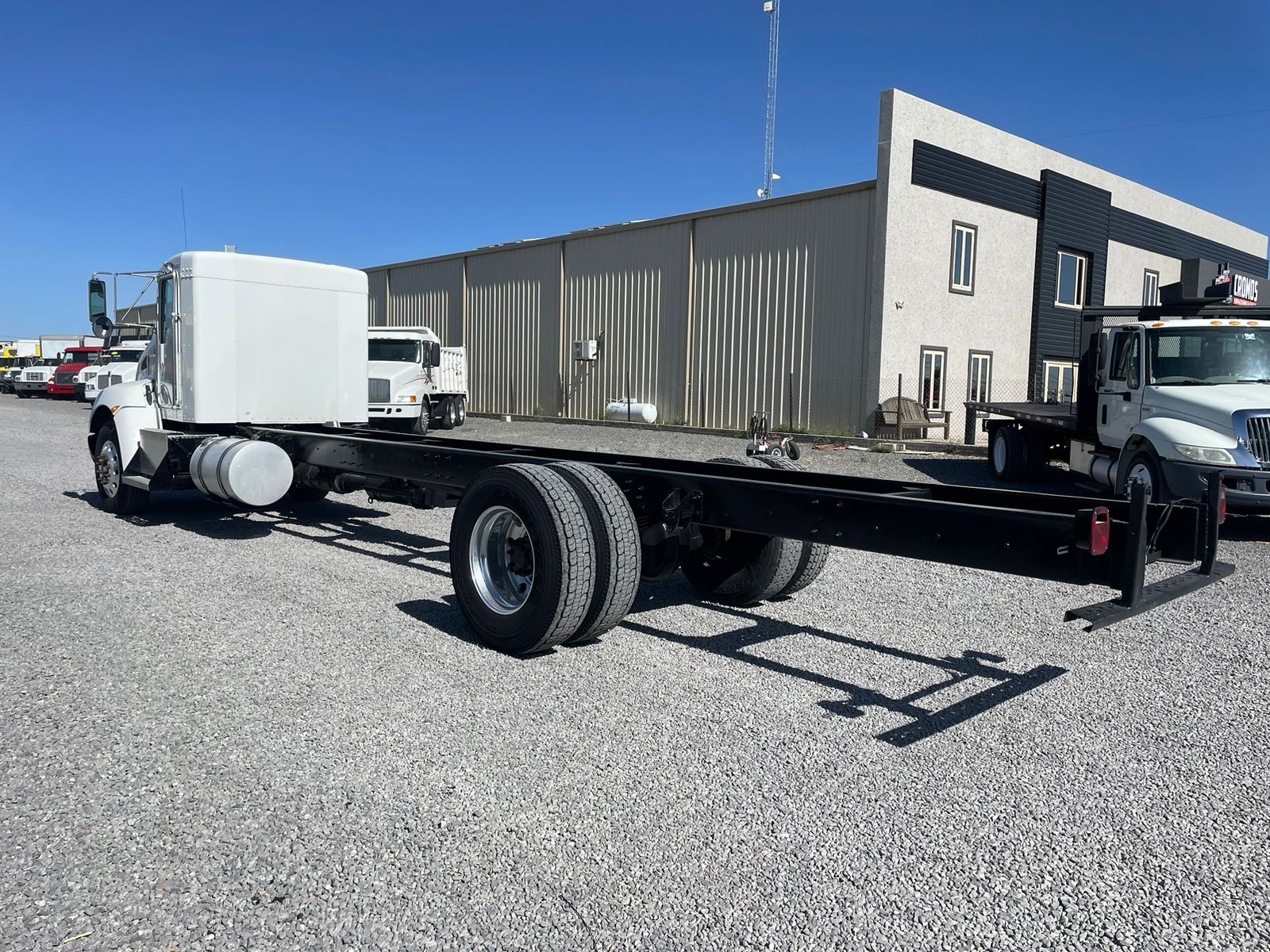 #930 Camion Kenworth T370 2013 chasis 26'