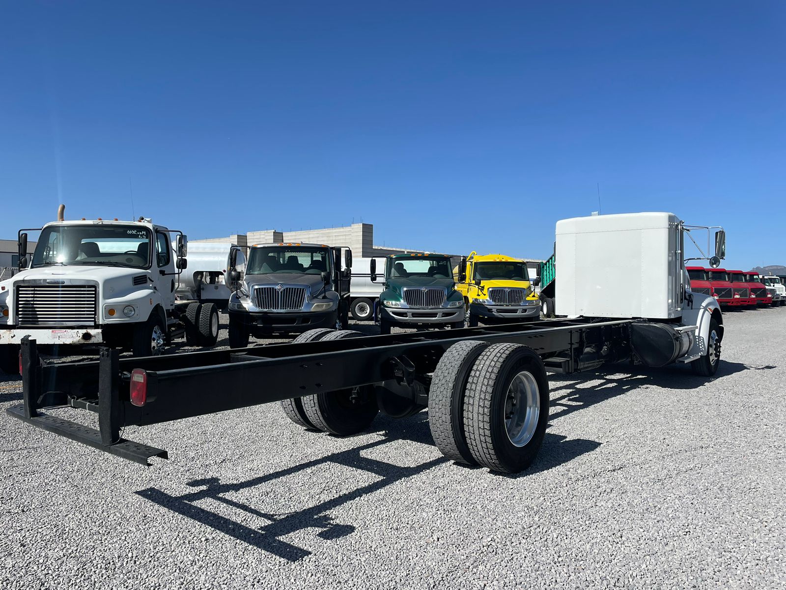 #930 Camion Kenworth T370 2013 chasis 26'