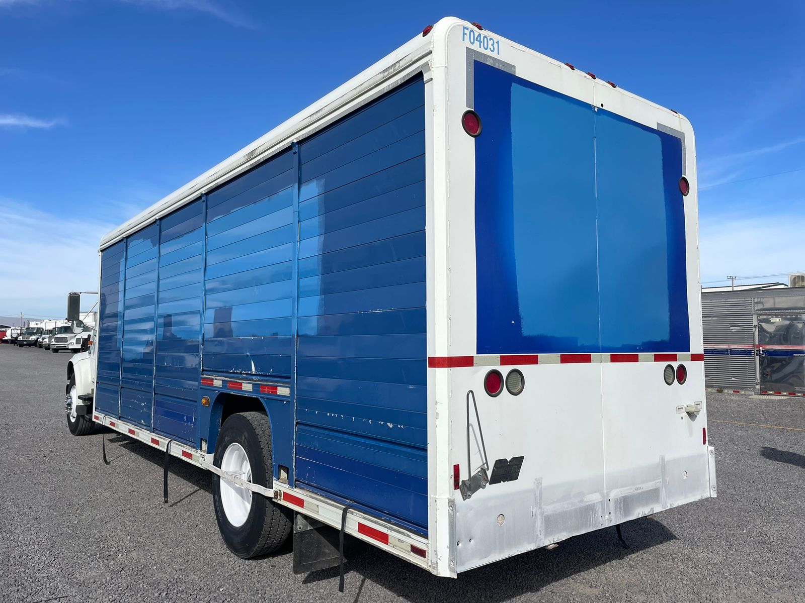 #1313 Camion International 1999 caja para refrescos