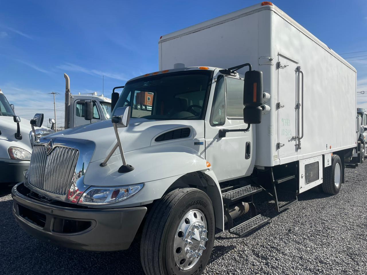 #1493 Camion International 2013 con caja electrica