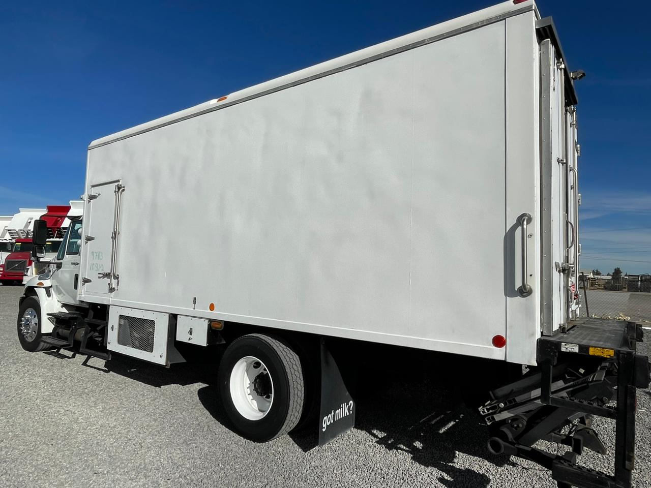 #1493 Camion International 2013 con caja electrica