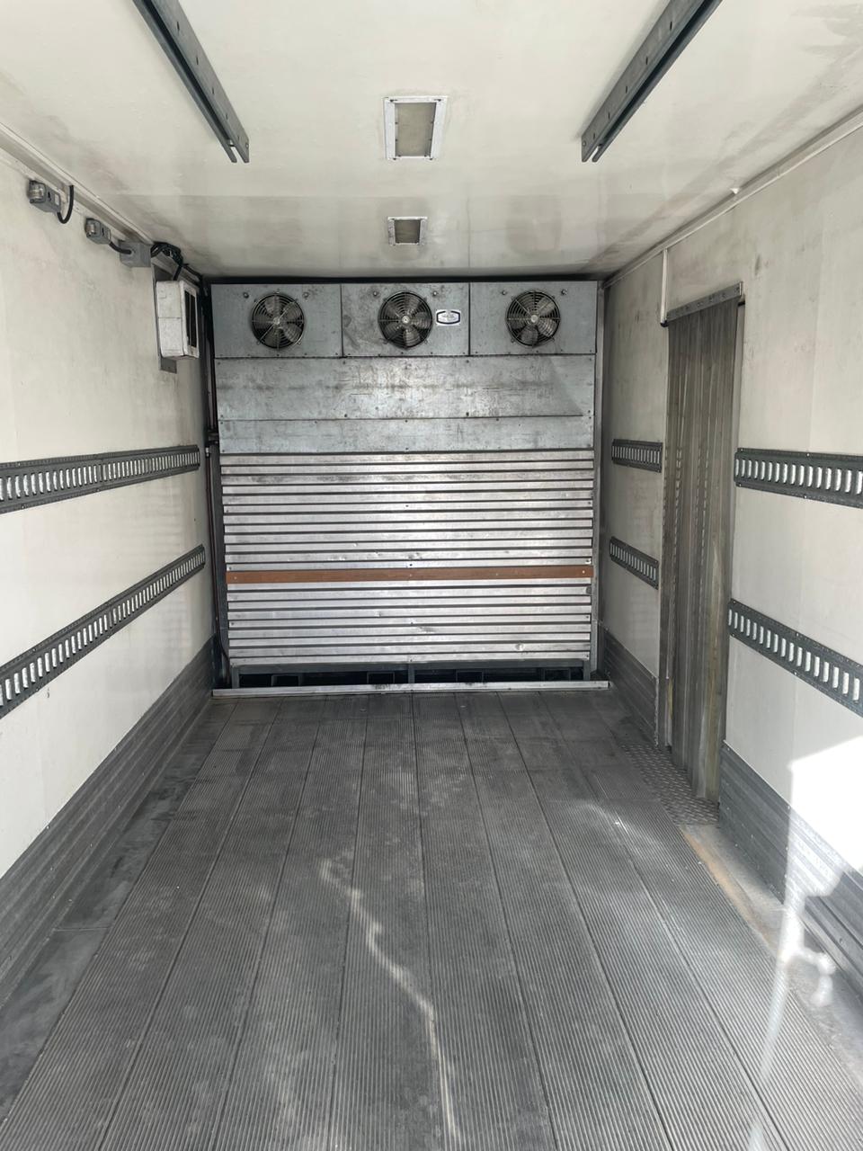 #1493 Camion International 2013 con caja electrica