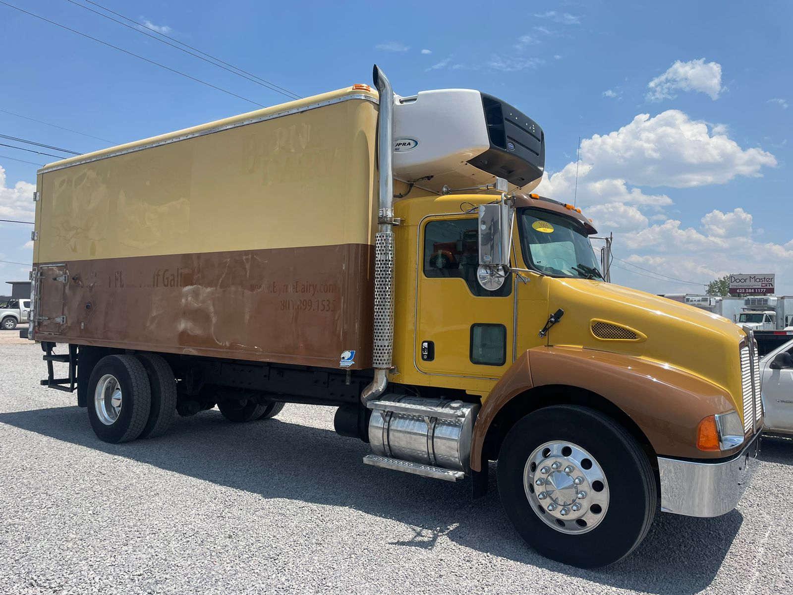 #956 Camion Kenworth 2005 con caja refrigerada