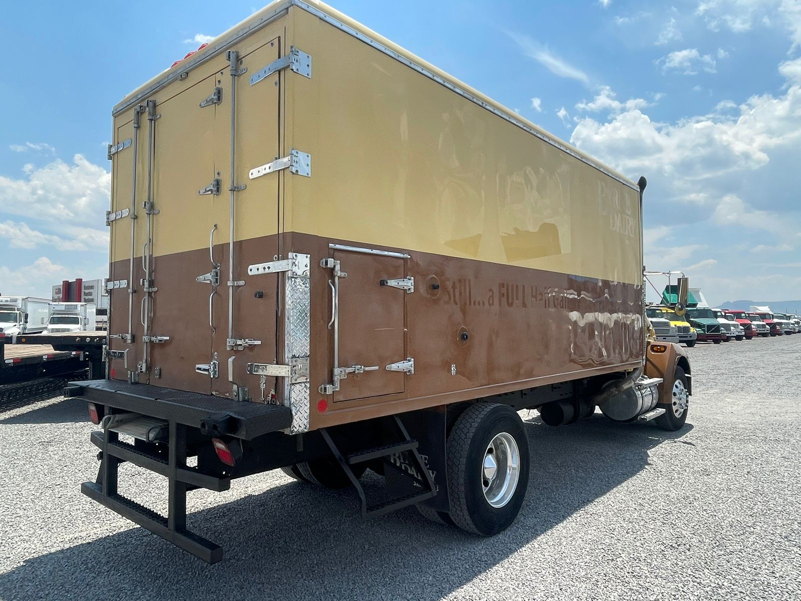 #956 Camion Kenworth 2005 con caja refrigerada