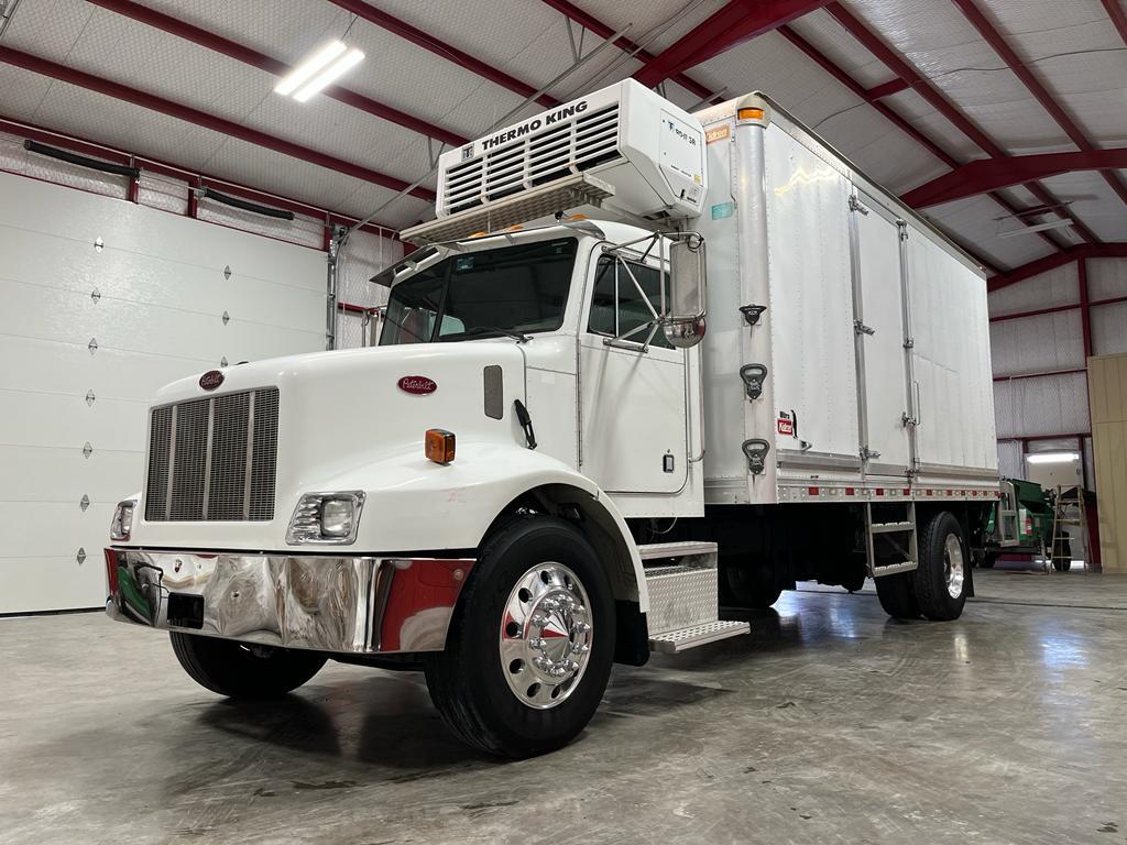 #1278 Camion Peterbilt 2005 con caja refrigerada