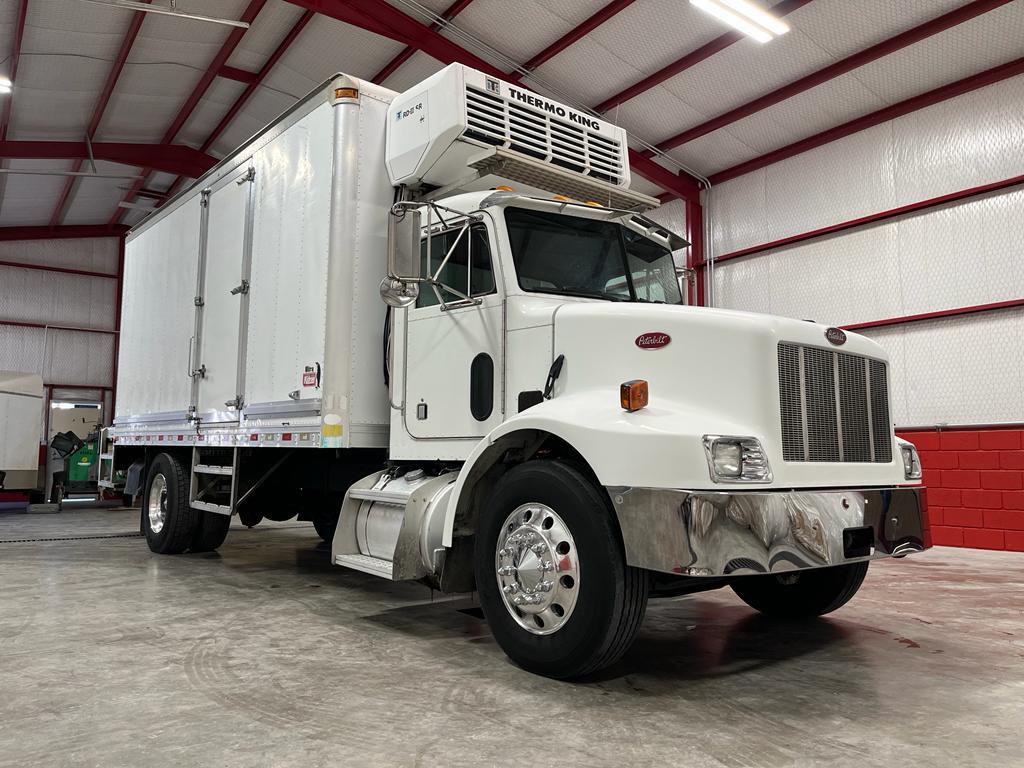 #1278 Camion Peterbilt 2005 con caja refrigerada