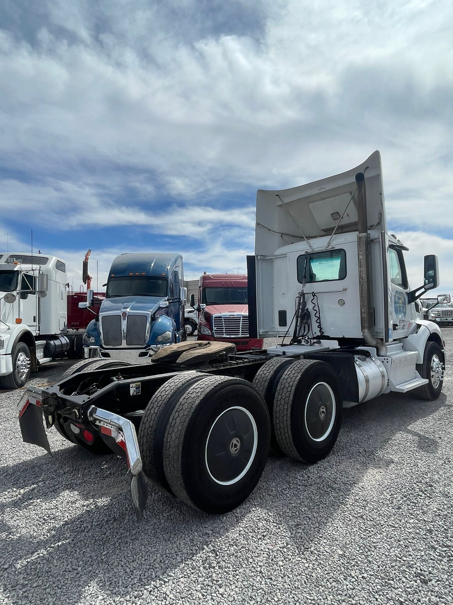 #2302 Camión Peterbilt 2016 Motor Paccar mx-13 42,000lb