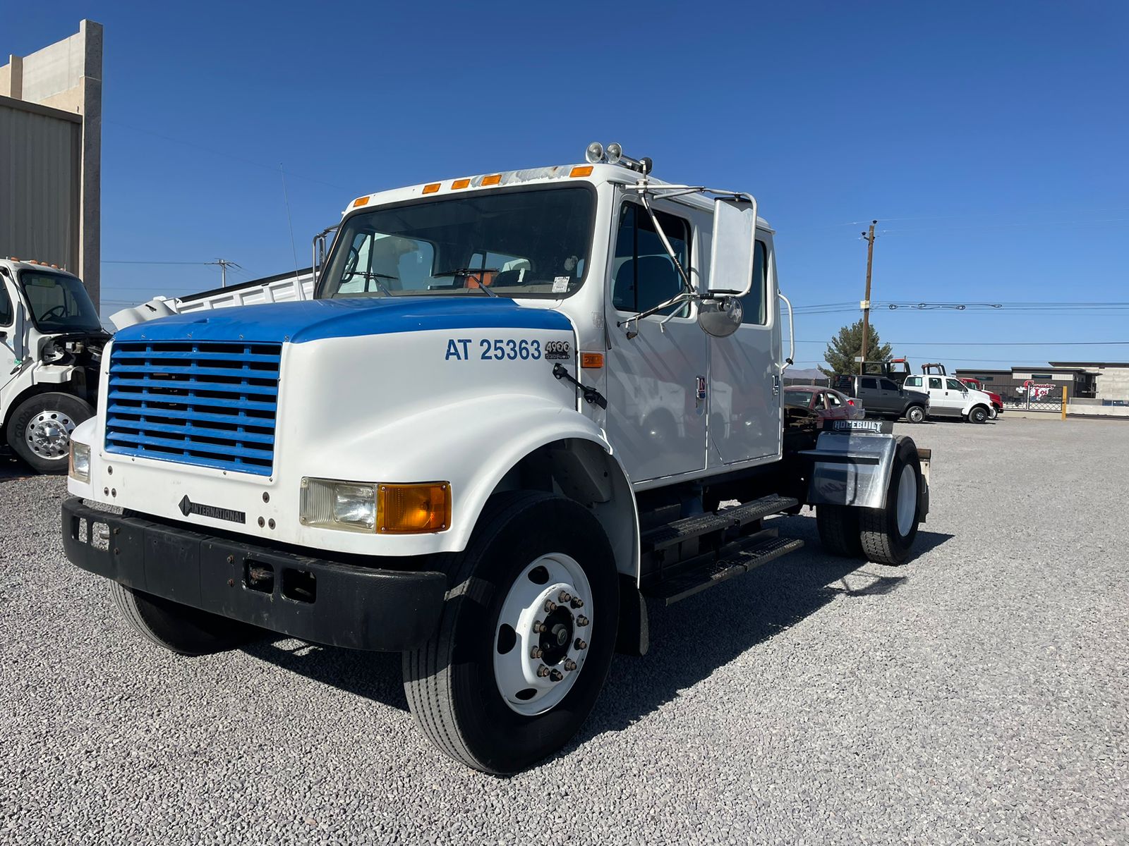 #1951 Camion International 2000 Motor Navistar 13,000lb doble cabina 