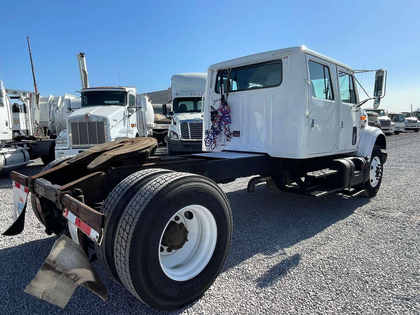 #1951 Camion International 2000 Motor Navistar 13,000lb doble cabina 