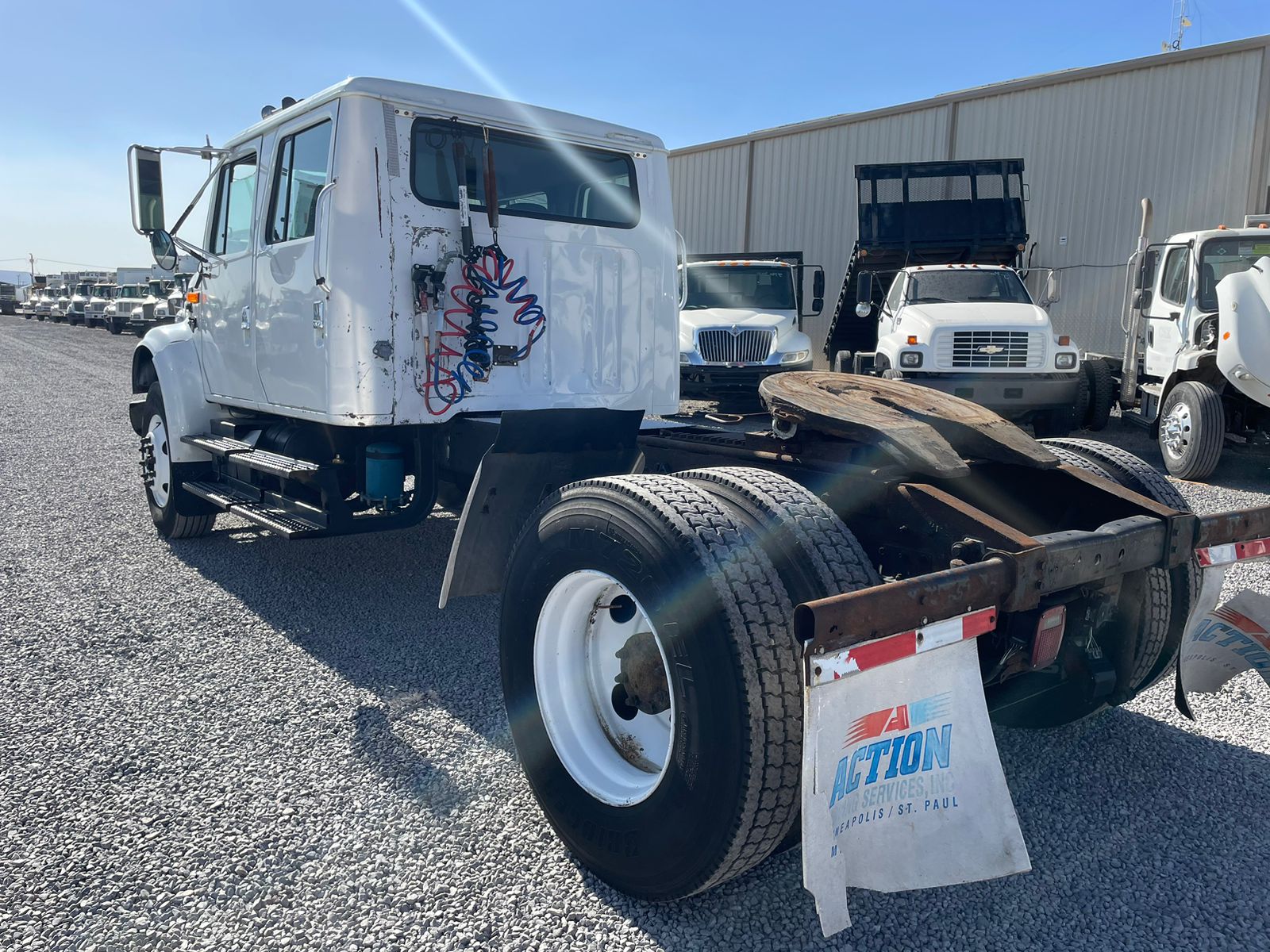 #1951 Camion International 2000 Motor Navistar 13,000lb doble cabina 