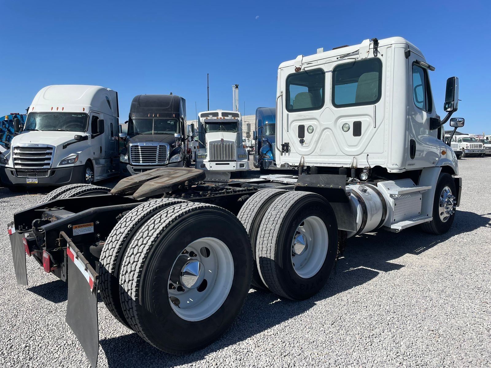 #2187 Camion Freightliner 2012 Motor Detroid DD13 42,000lb