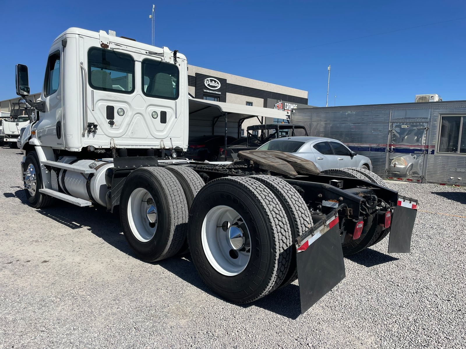 #2187 Camion Freightliner 2012 Motor Detroid DD13 42,000lb