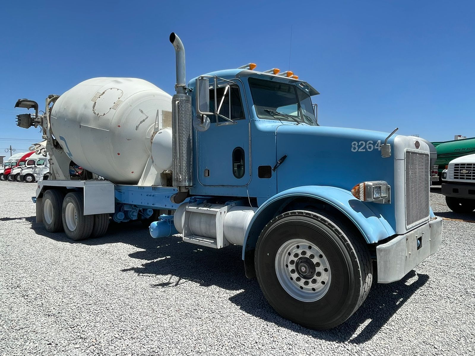 #2301 Trompo Peterbilt 2002 12 yardas