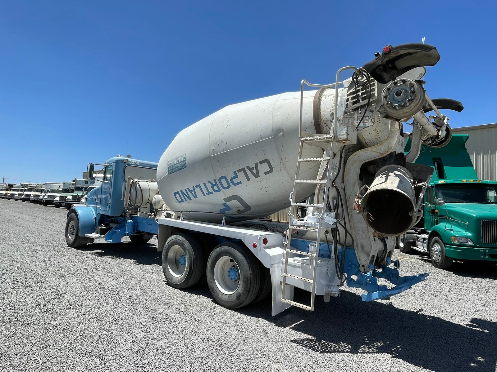 #2301 Trompo Peterbilt 2002 12 yardas