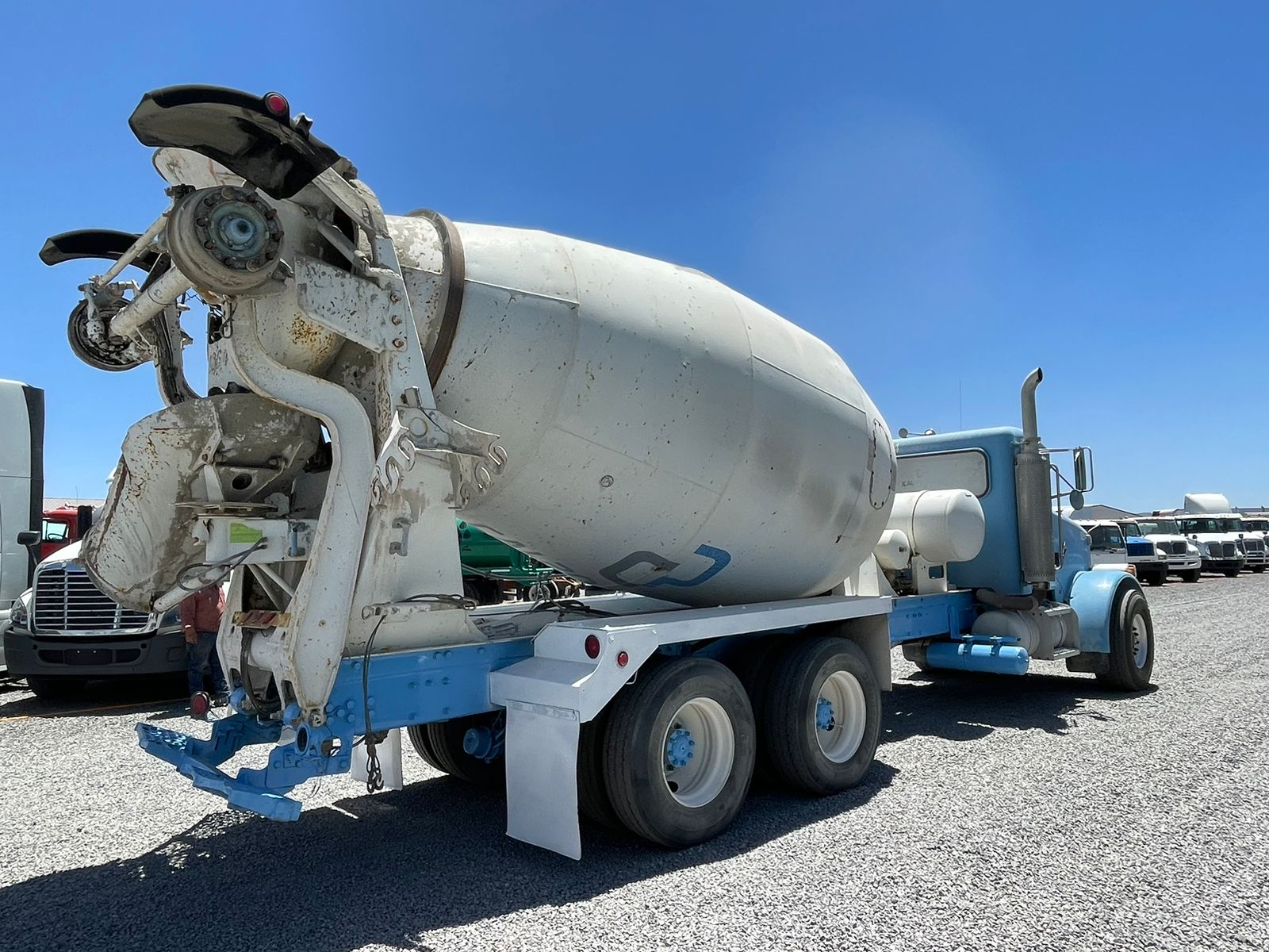 #2301 Trompo Peterbilt 2002 12 yardas