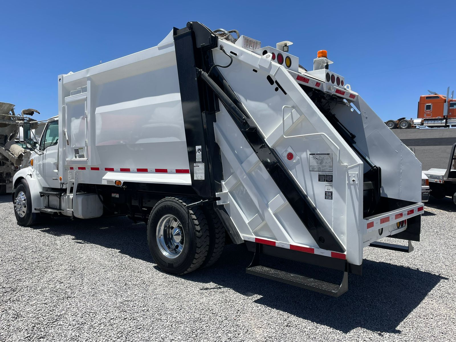 #1913 Camion Sterling 2007 para basura