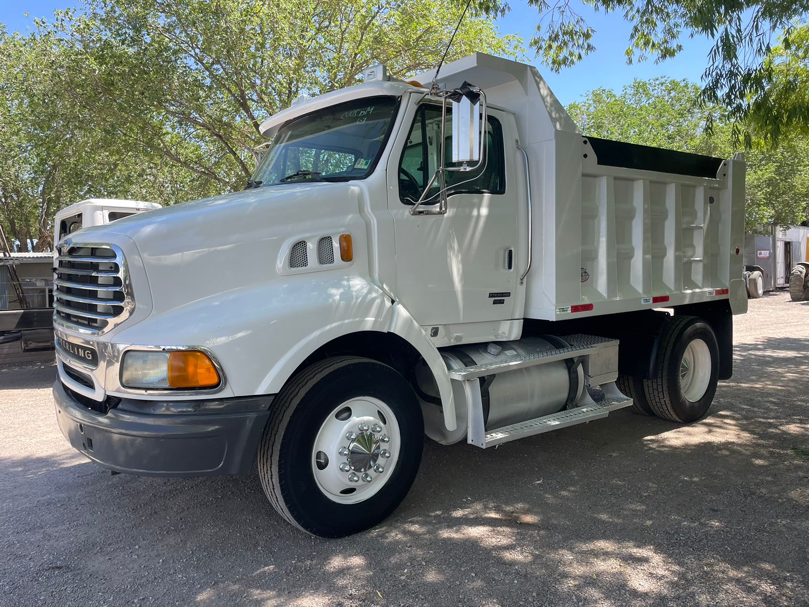 #1739 Camion Volteo Sterling 2005 7m