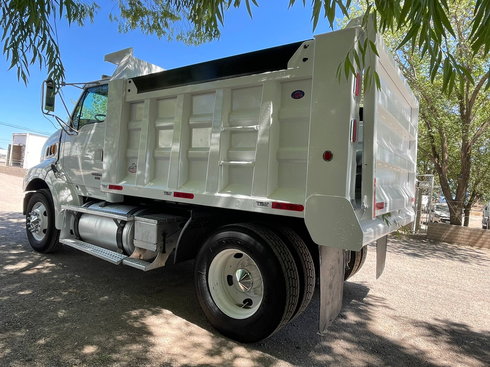 #1739 Camion Volteo Sterling 2005 7m