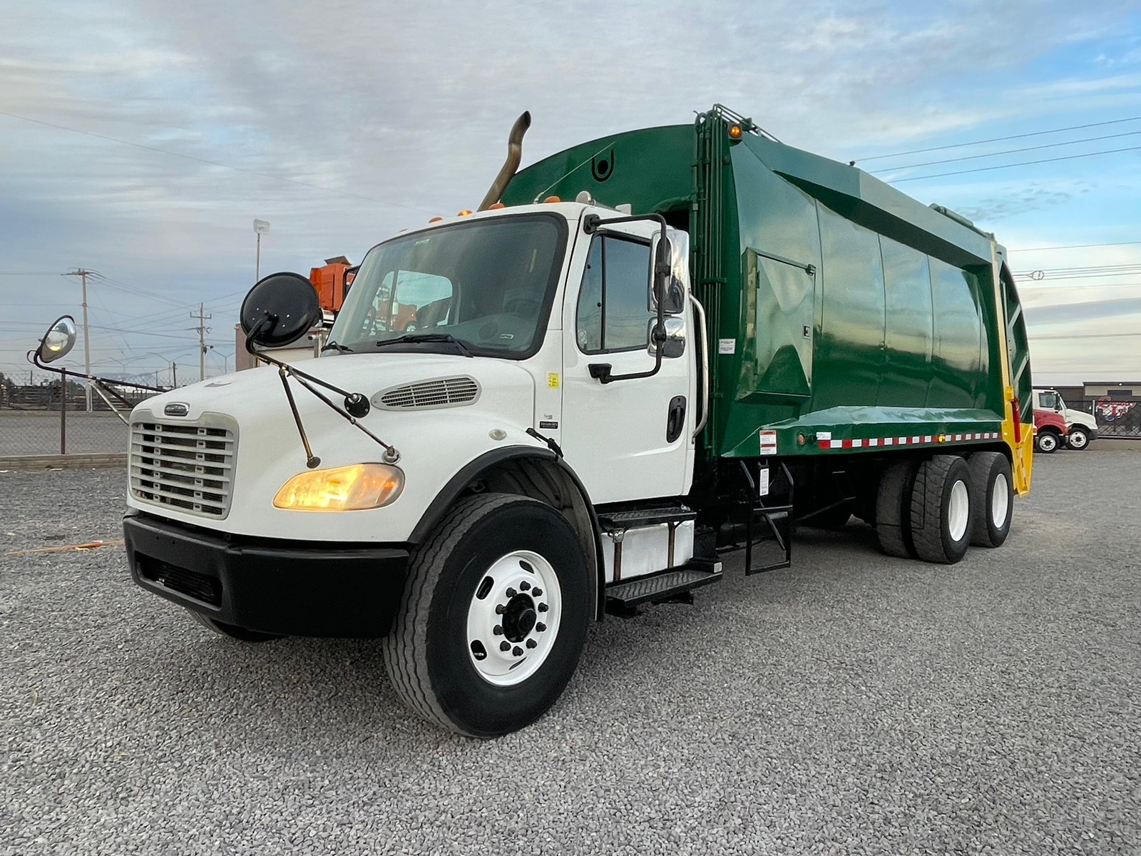 #1406 Camion de basura Freightliner 2005 42,000lb