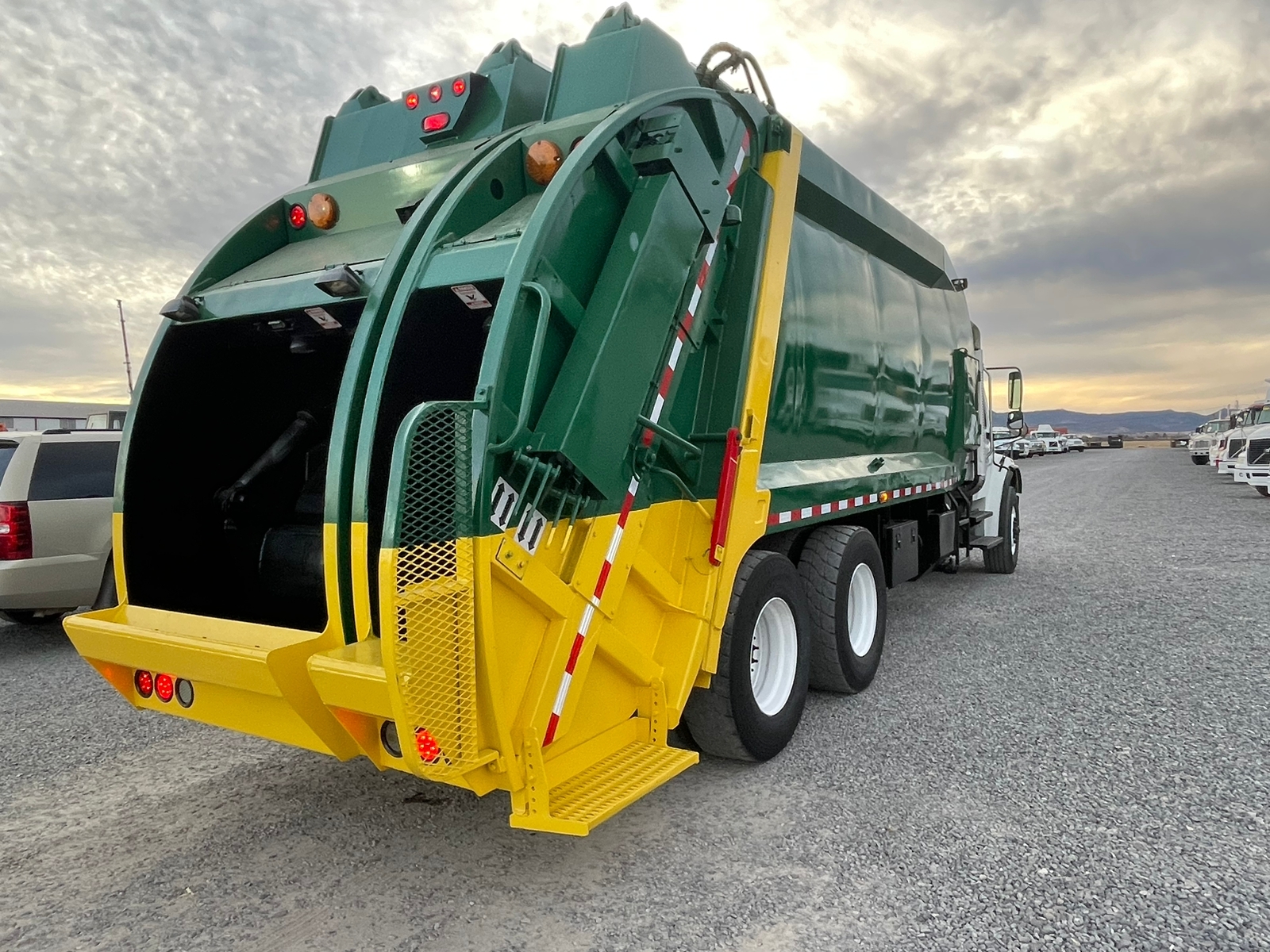 #1406 Camion de basura Freightliner 2005 42,000lb