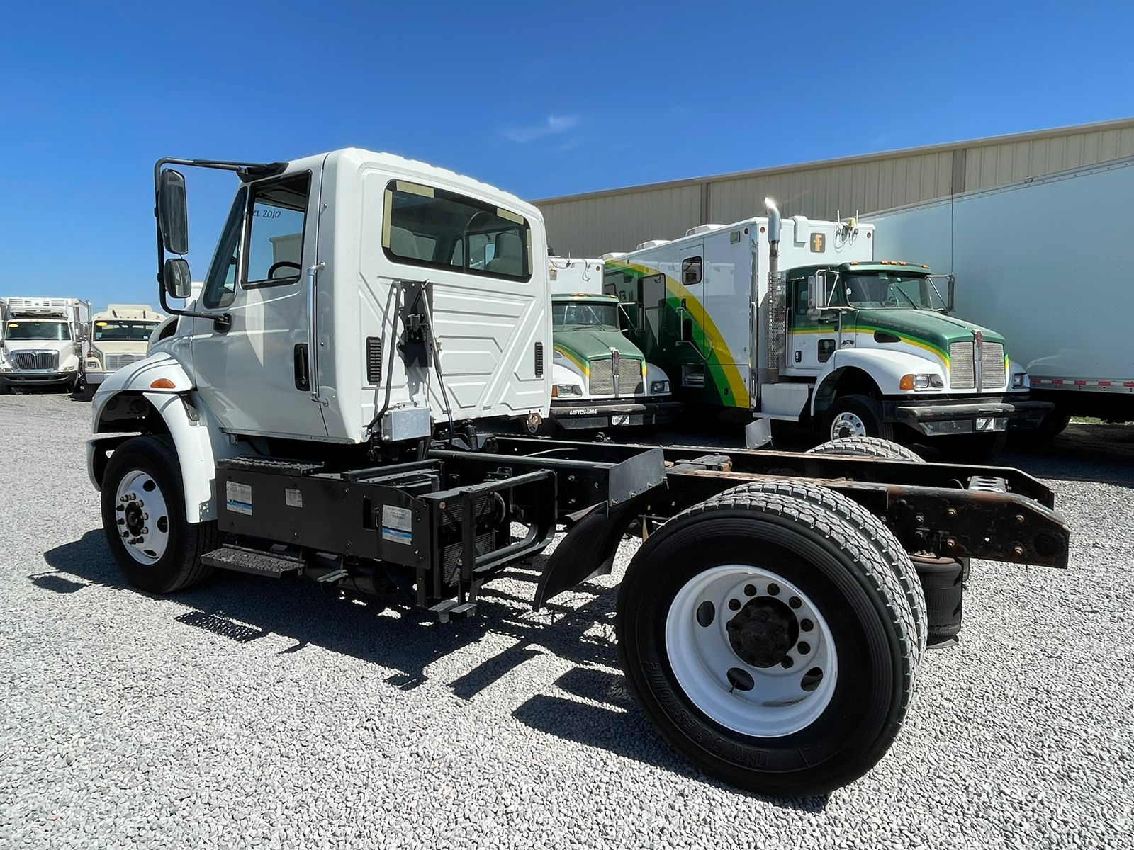 #1403 Camion International 2010 Motor Navistar 13,000lb tipo mulita