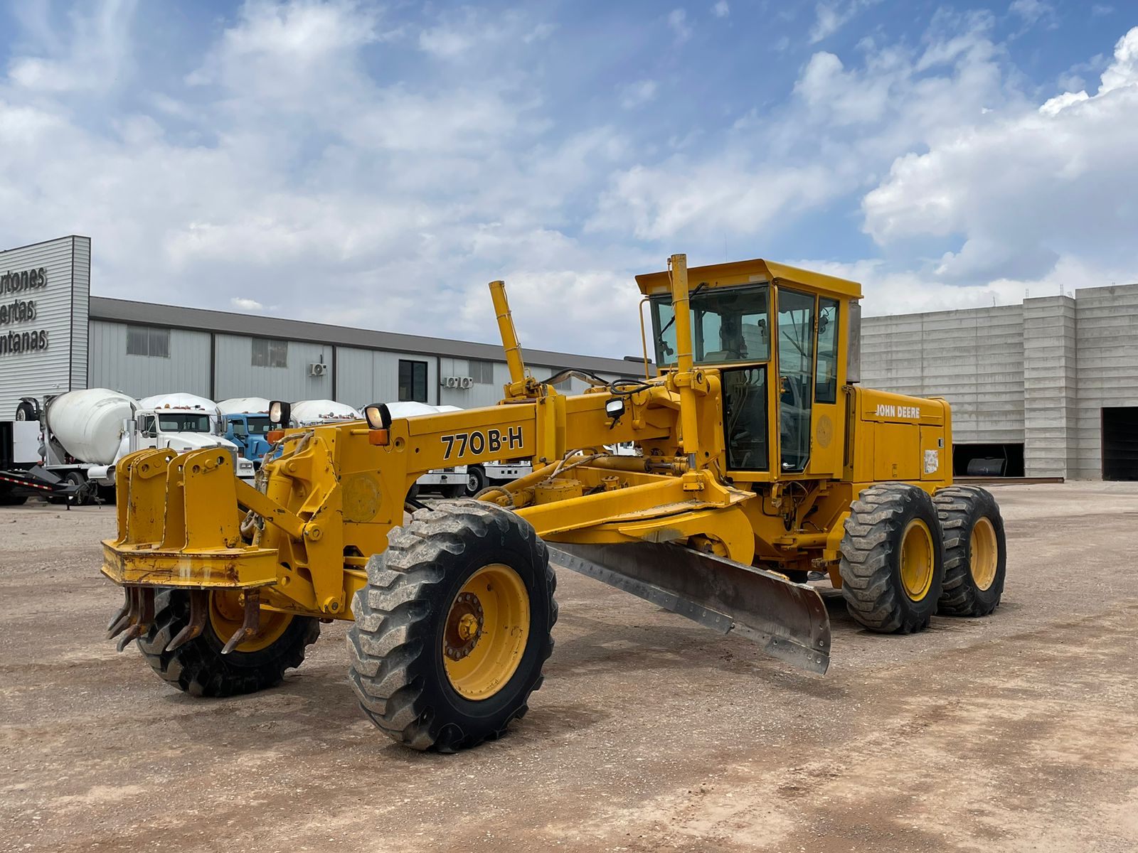 #2360 Niveladora John Deere 12,916 horas