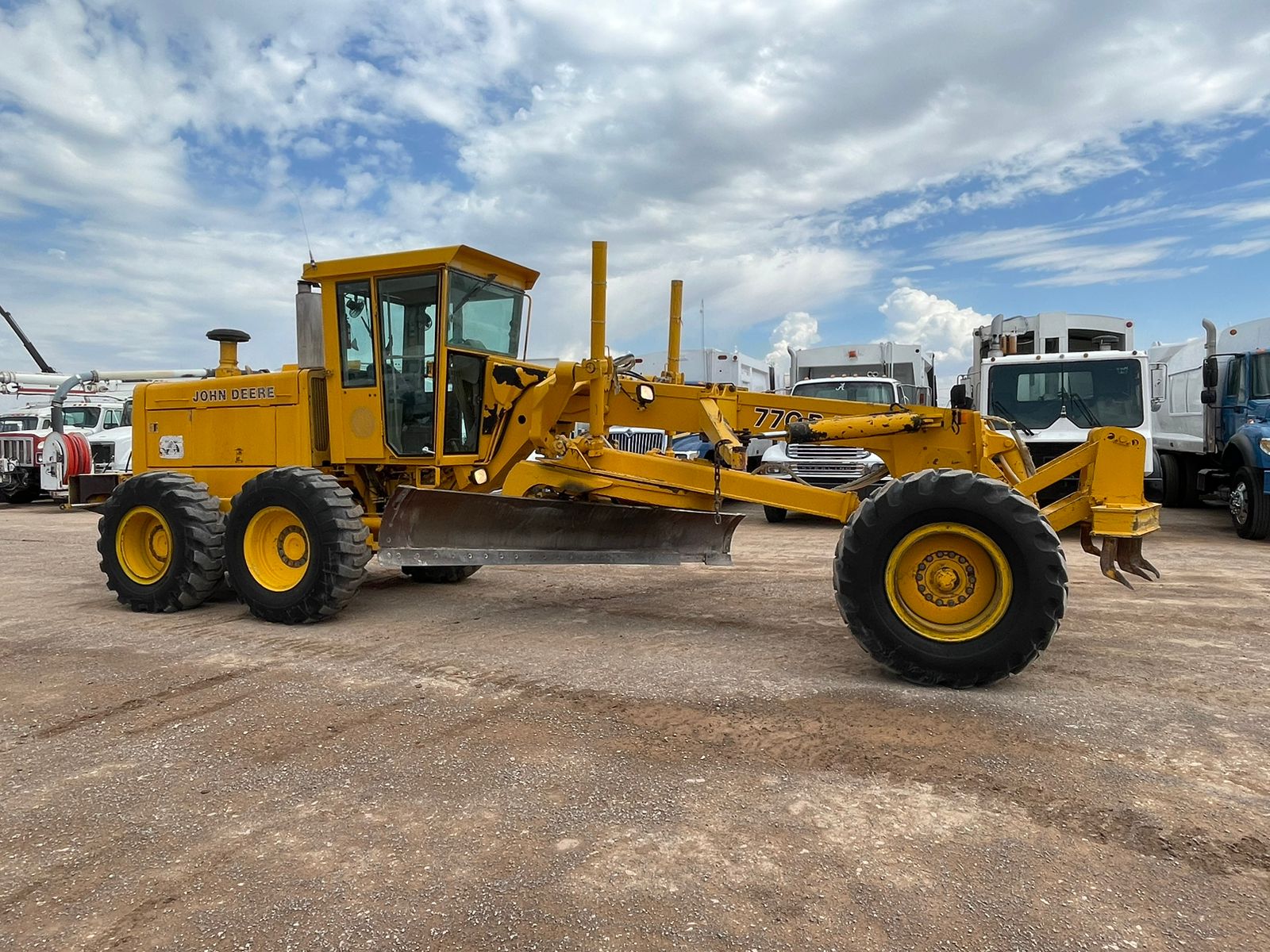 #2360 Niveladora John Deere 12,916 horas